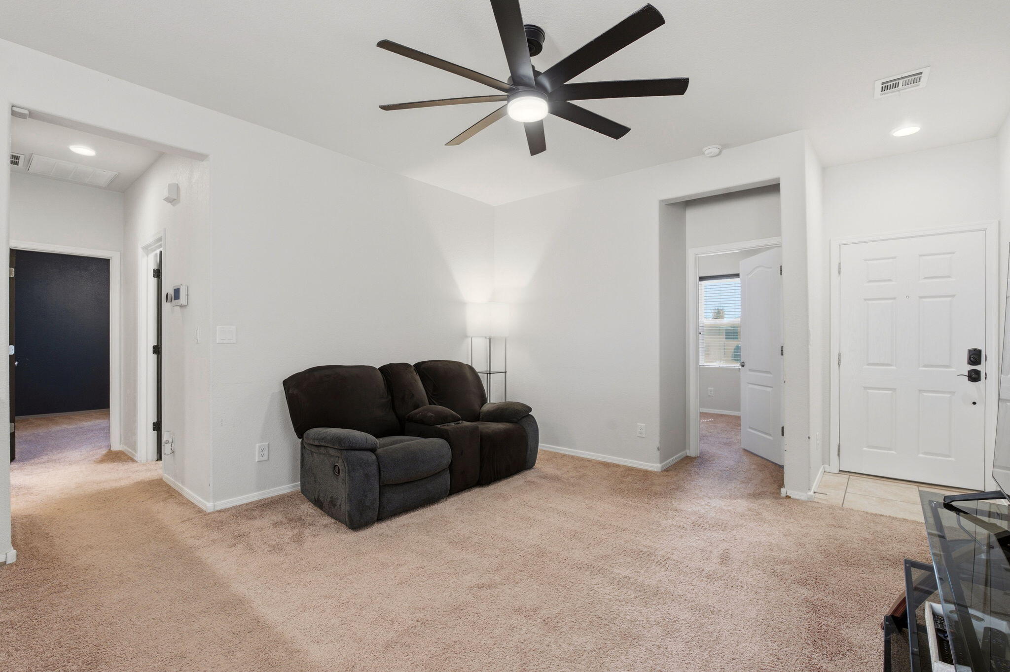 Photo 9 — 10909 Del Carmen Street NW