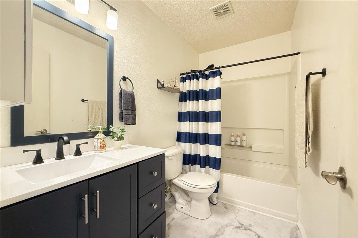 Photo 10 — 8408 Zydecko Avenue SW