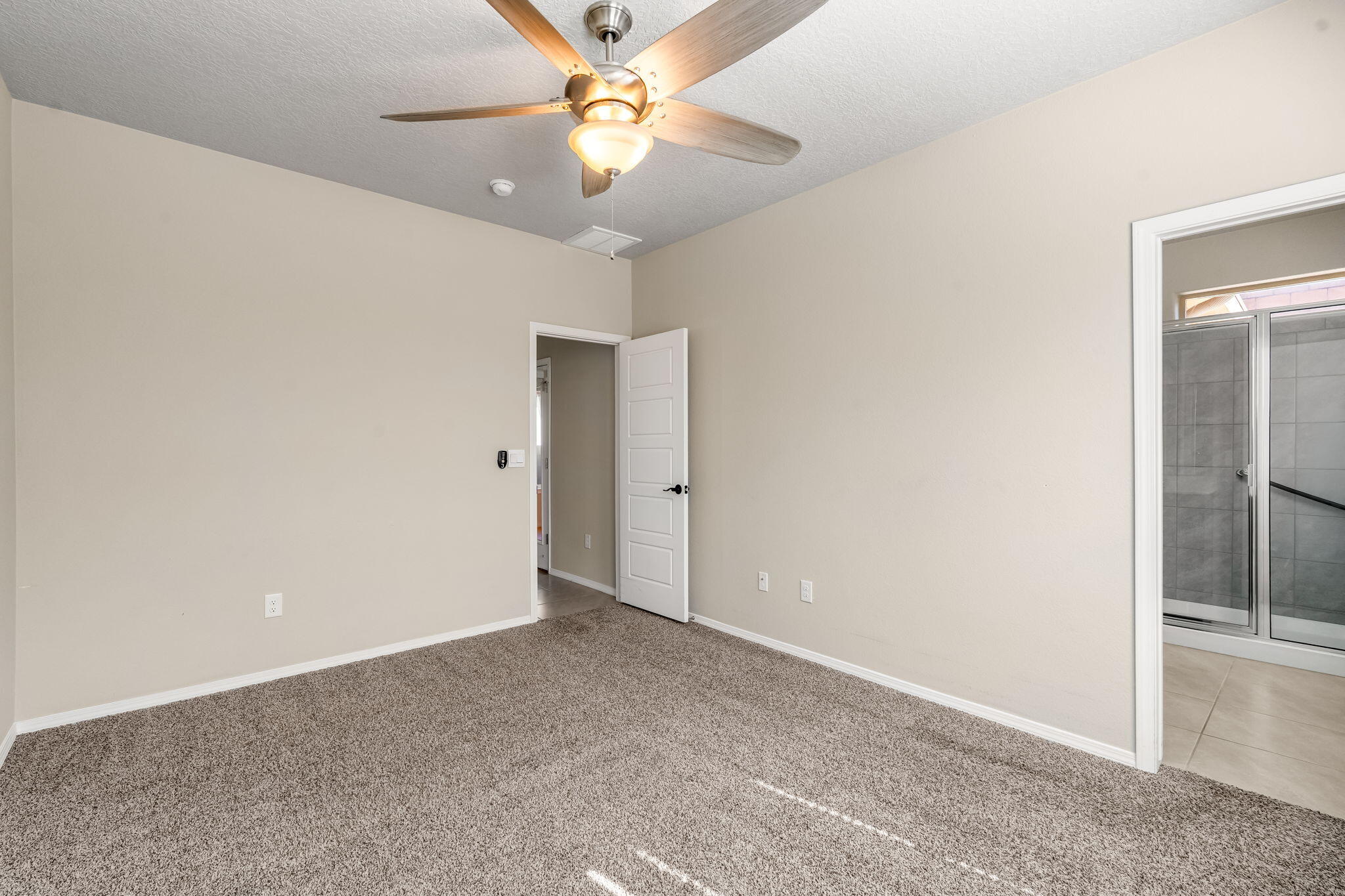 Photo 17 — 6512 Gannett Drive NE