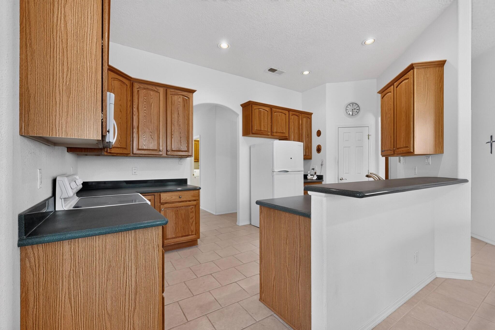 Photo 7 — 4012 Gracia Court NE