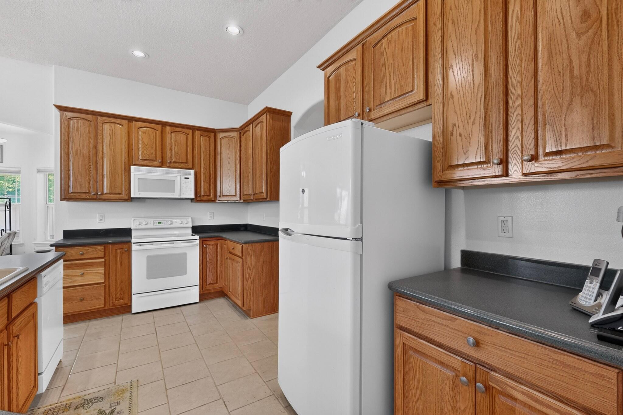 Photo 8 — 4012 Gracia Court NE