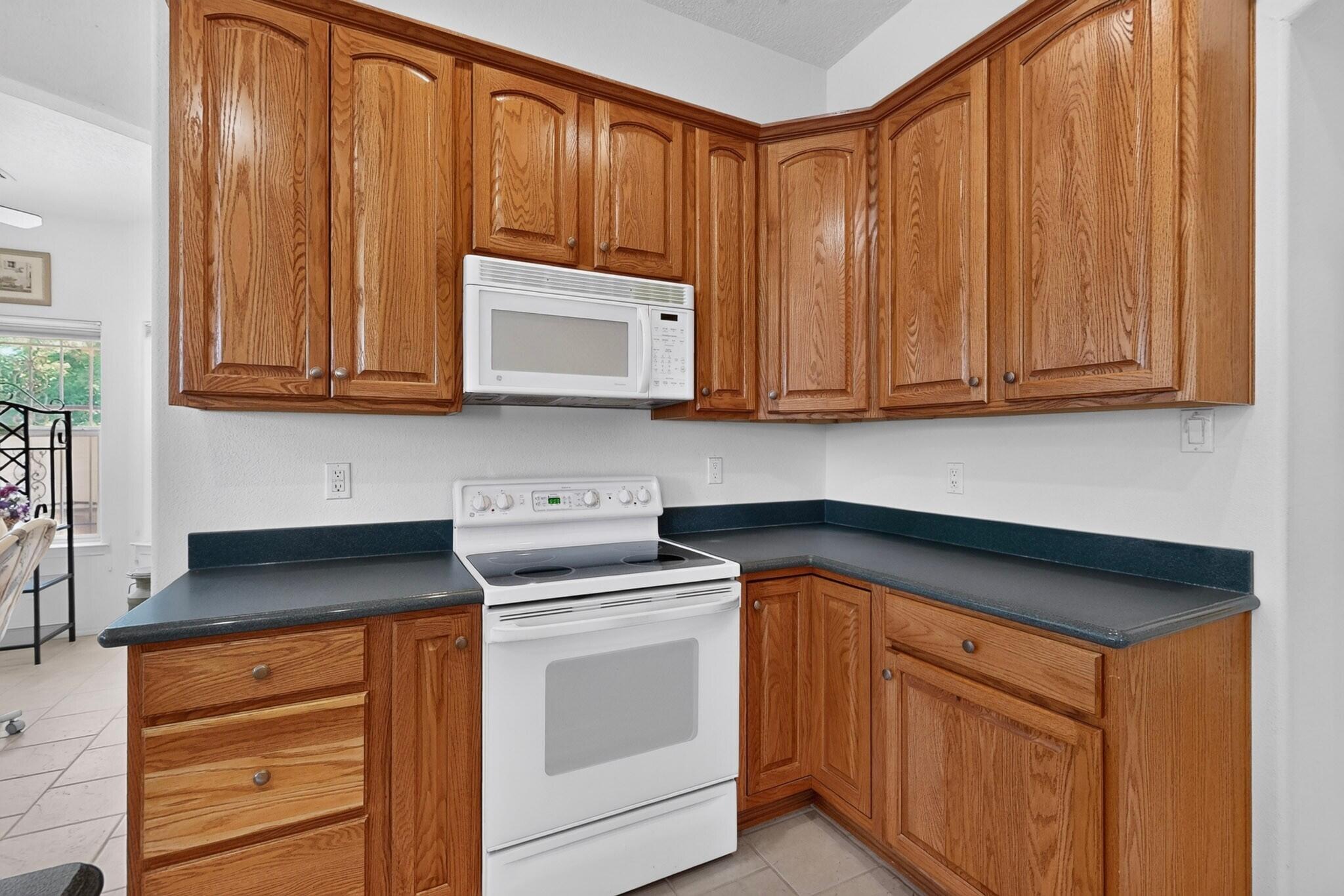 Photo 9 — 4012 Gracia Court NE