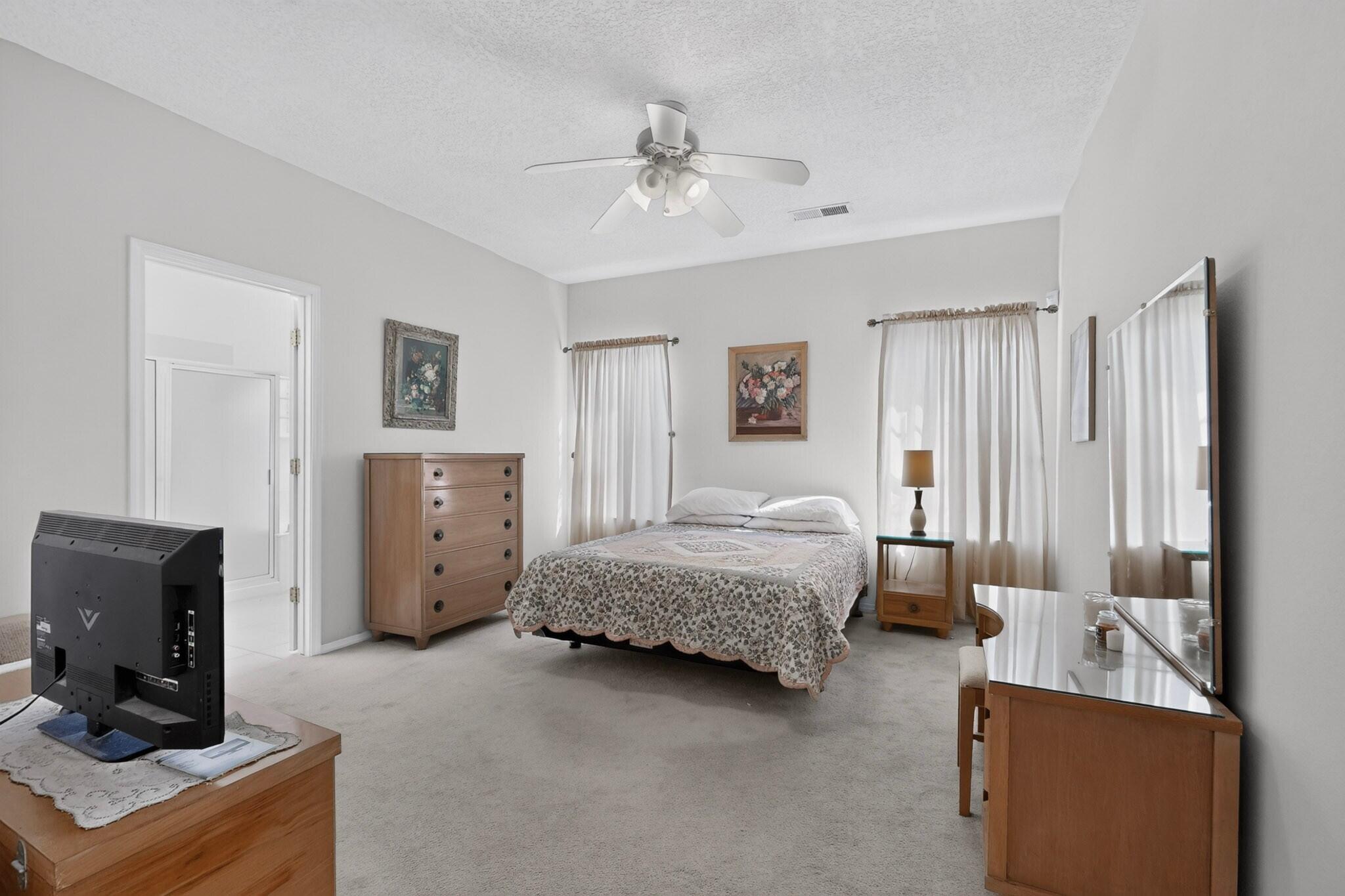 Photo 13 — 4012 Gracia Court NE