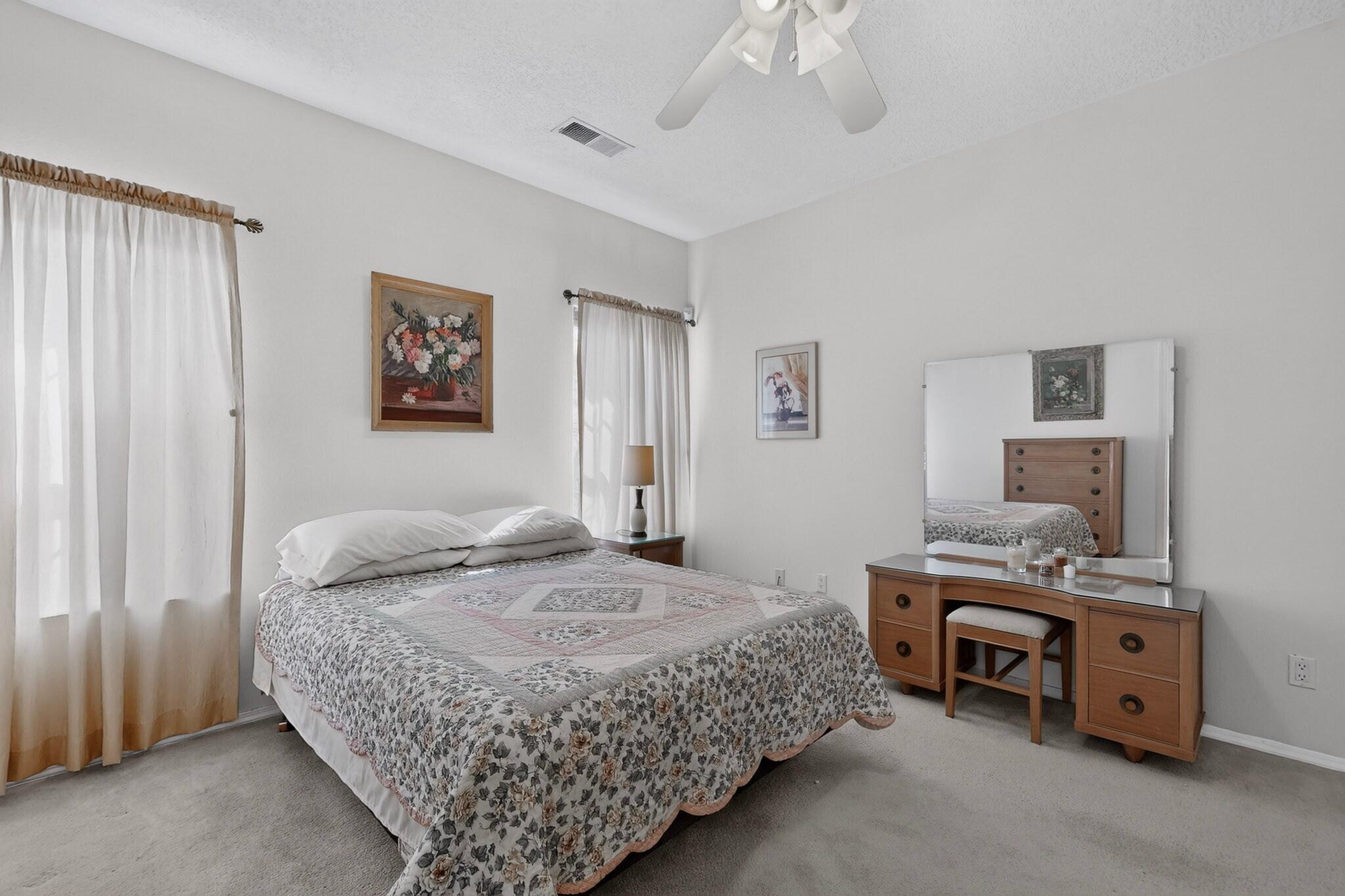 Photo 14 — 4012 Gracia Court NE