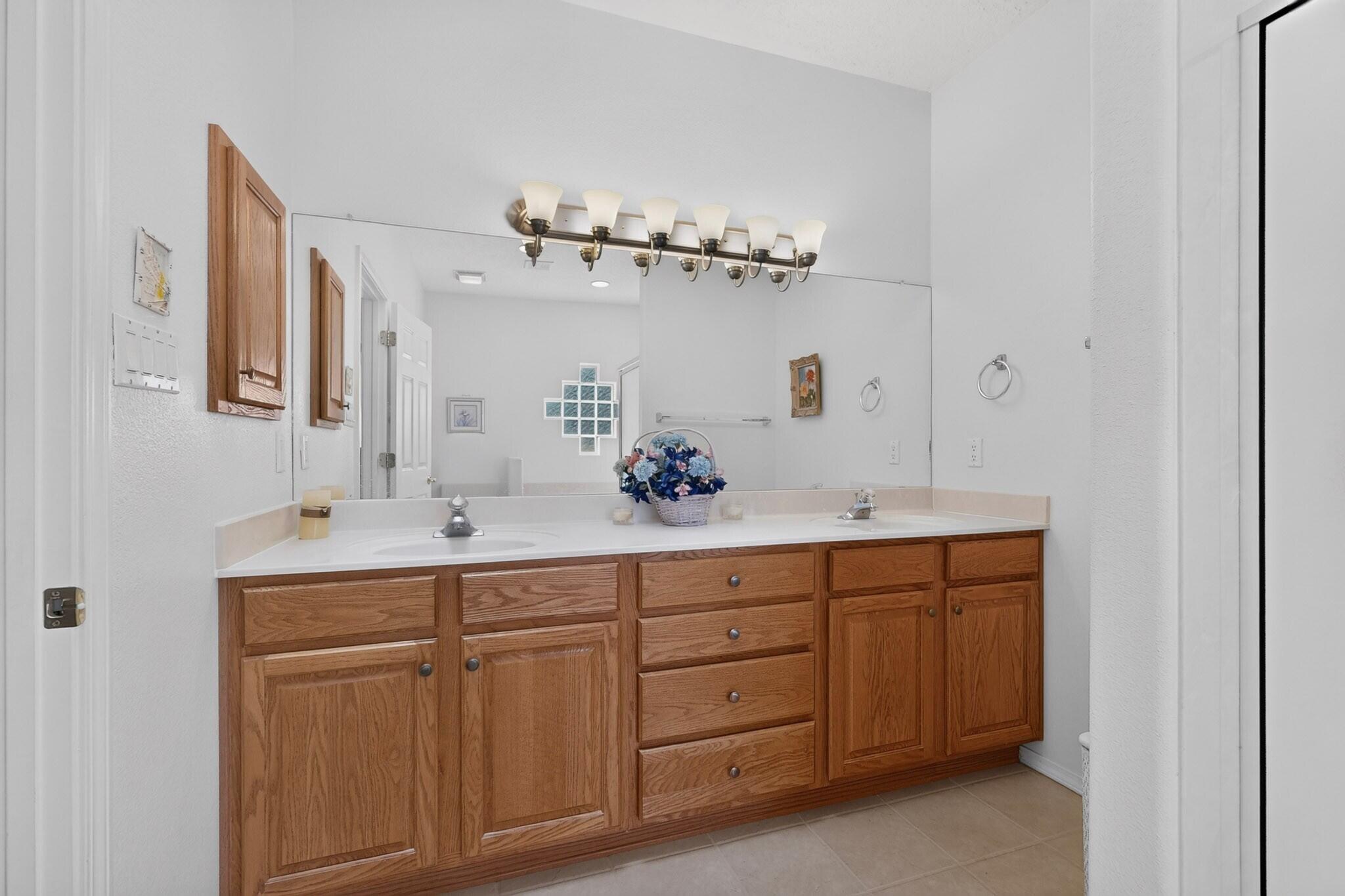 Photo 17 — 4012 Gracia Court NE