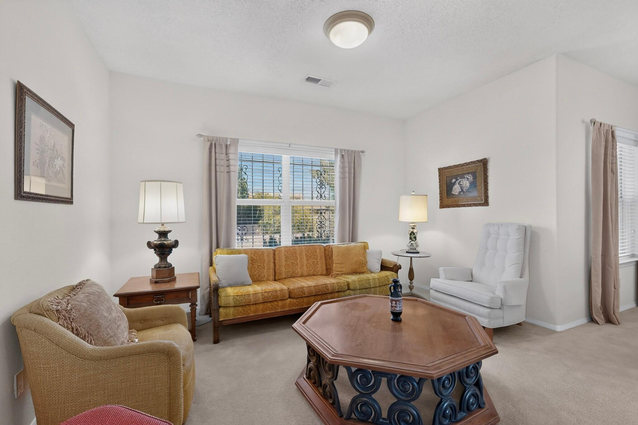 Photo 2 — 4012 Gracia Court NE