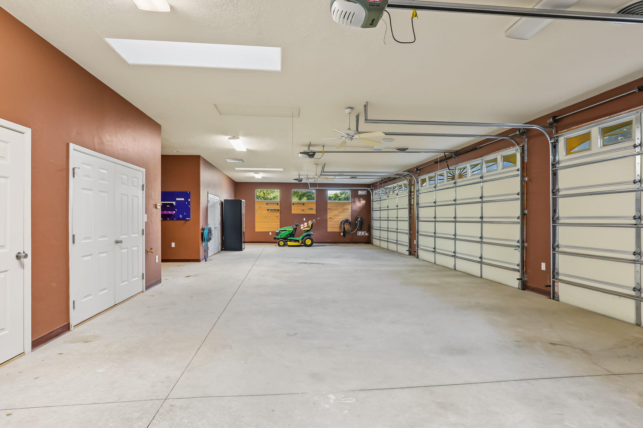 Photo 16 — 8212 Rio Grande Boulevard NW