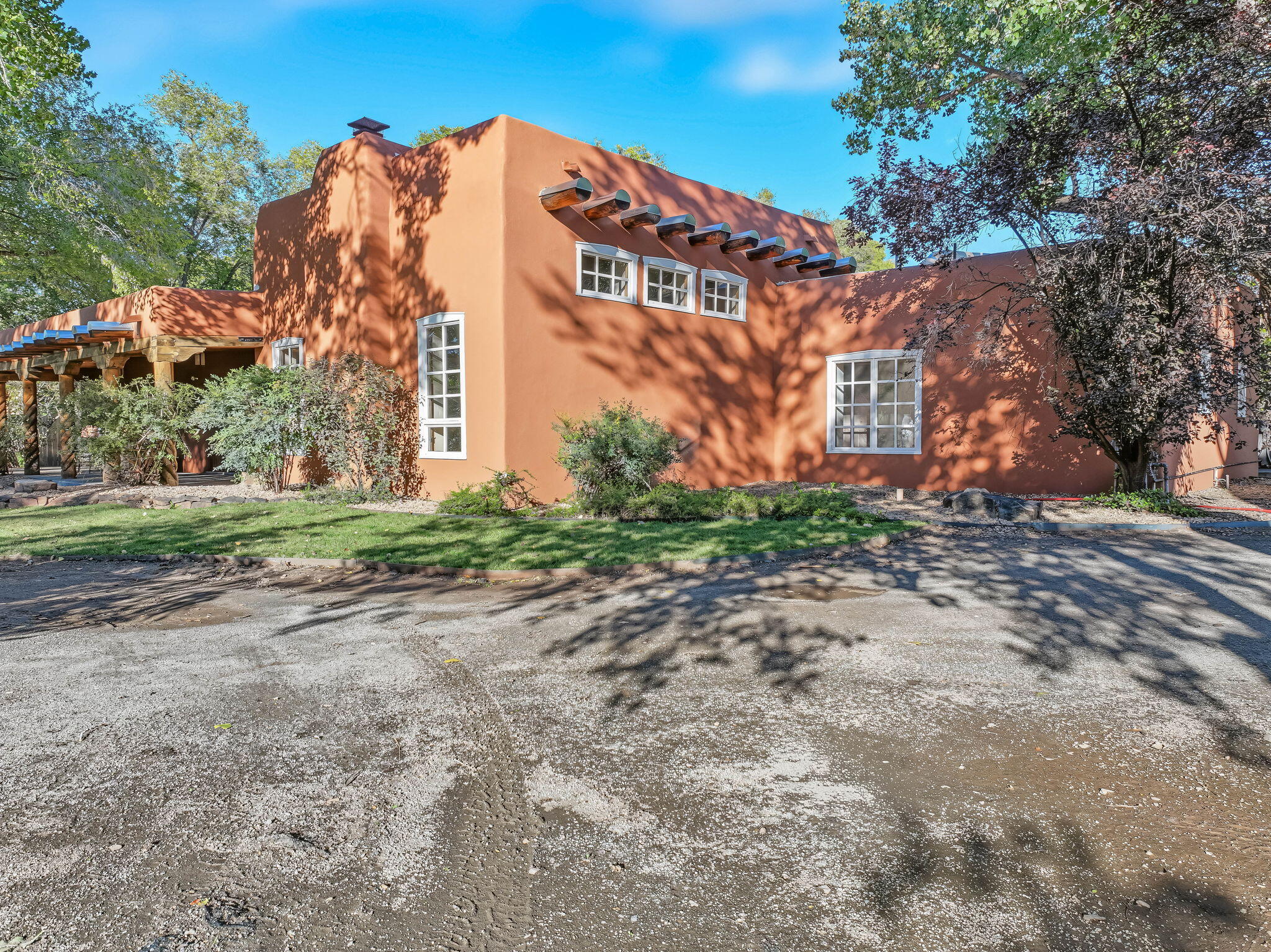 Photo 8 — 8212 Rio Grande Boulevard NW