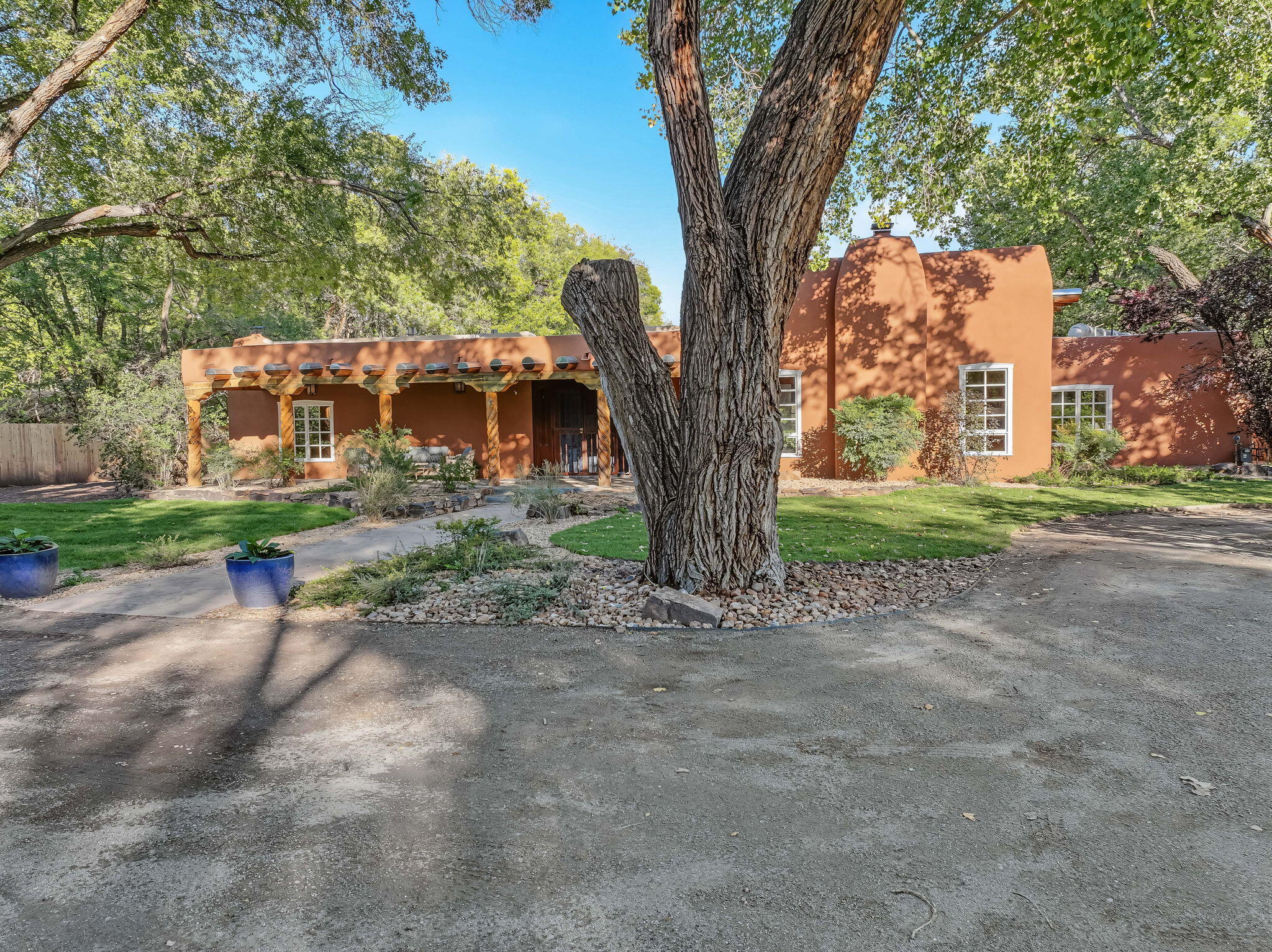 Photo 10 — 8212 Rio Grande Boulevard NW