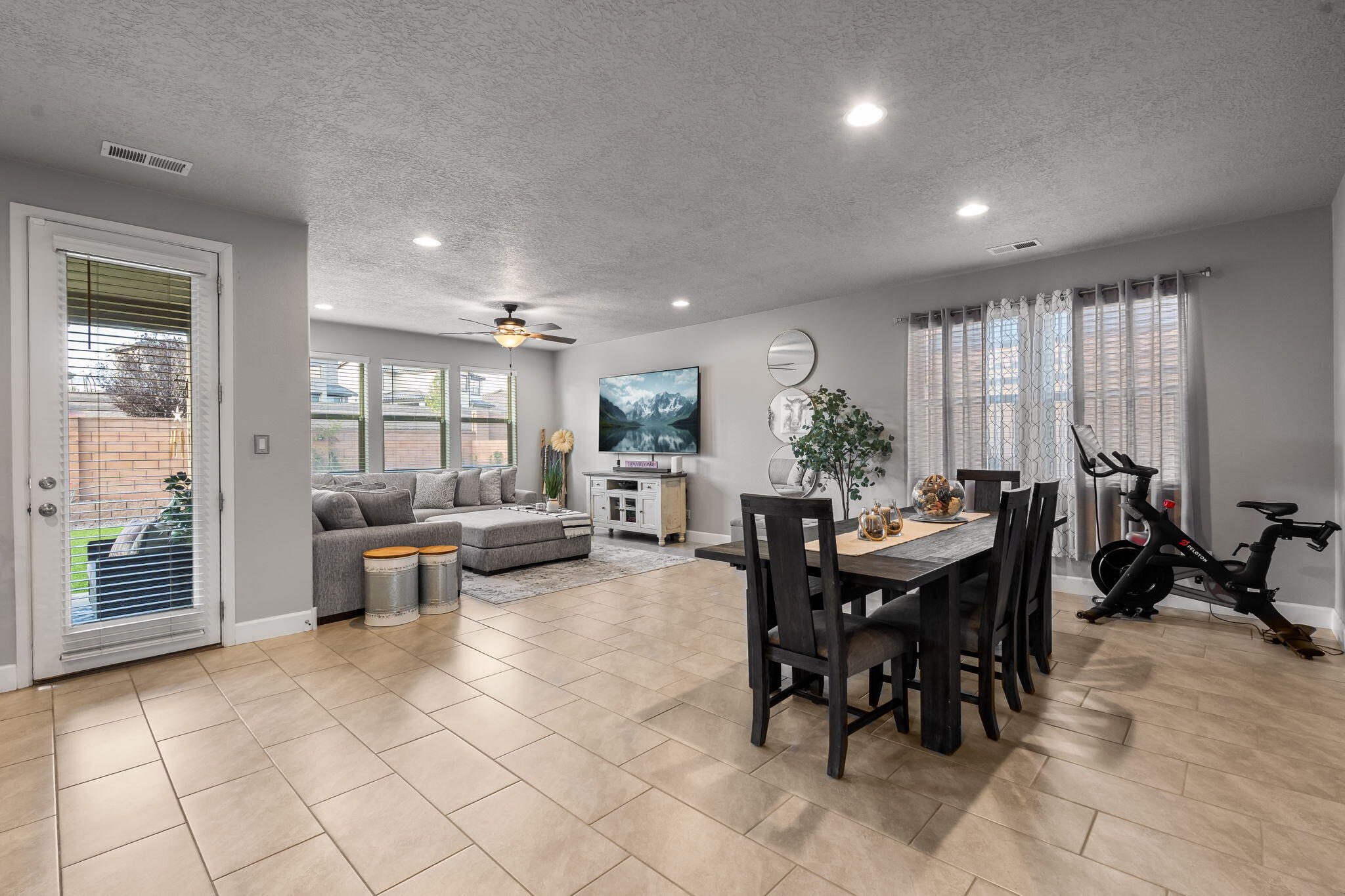 Photo 3 — 6215 Basil Place NW