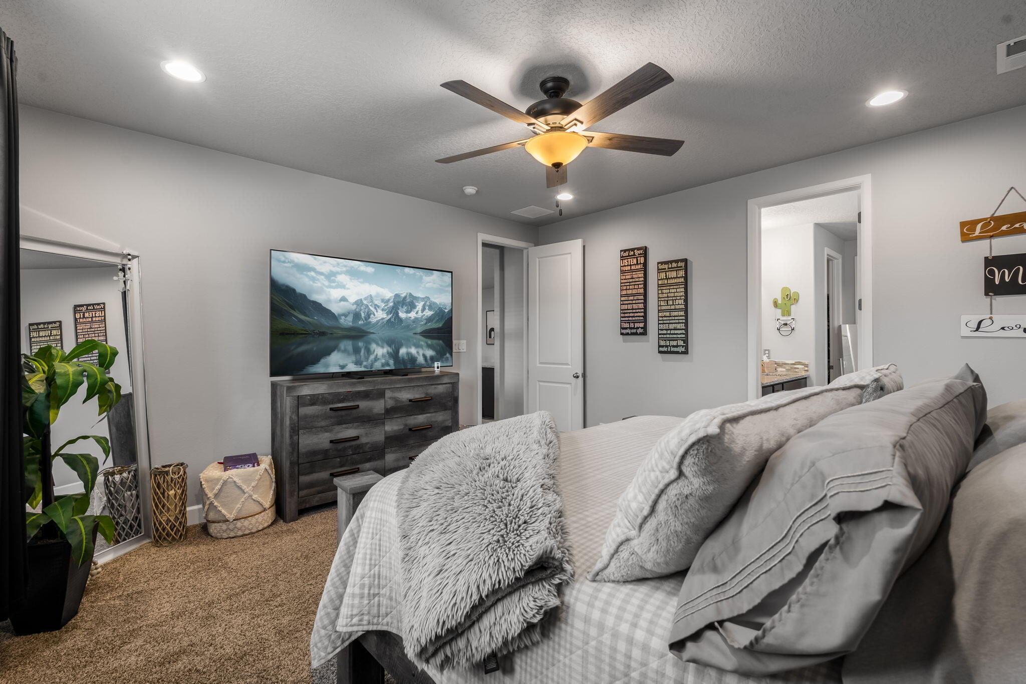 Photo 17 — 6215 Basil Place NW