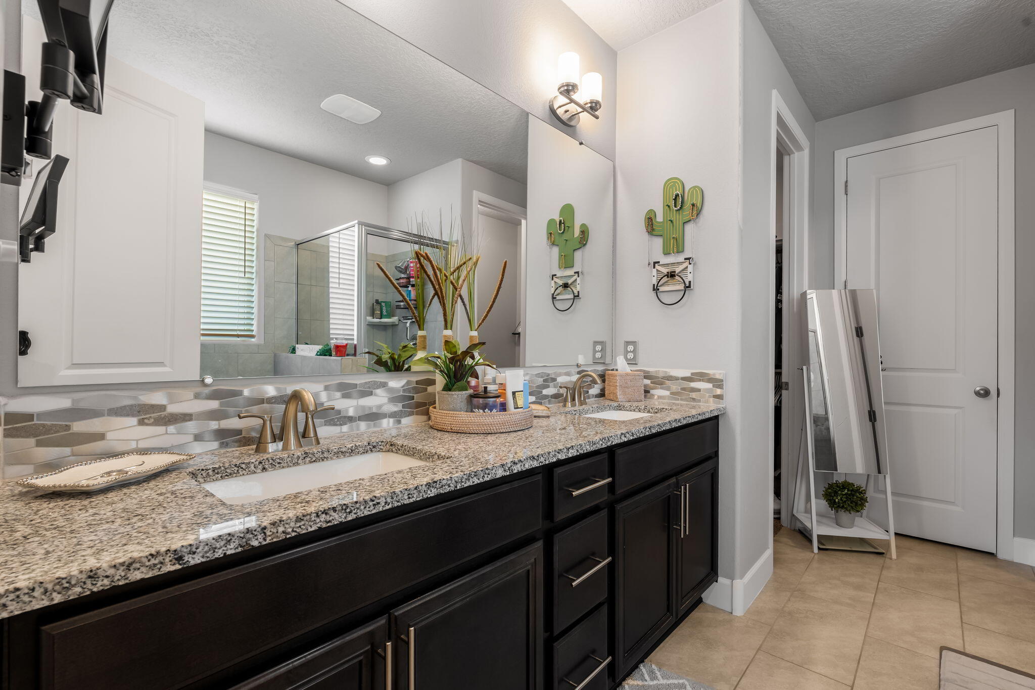 Photo 18 — 6215 Basil Place NW