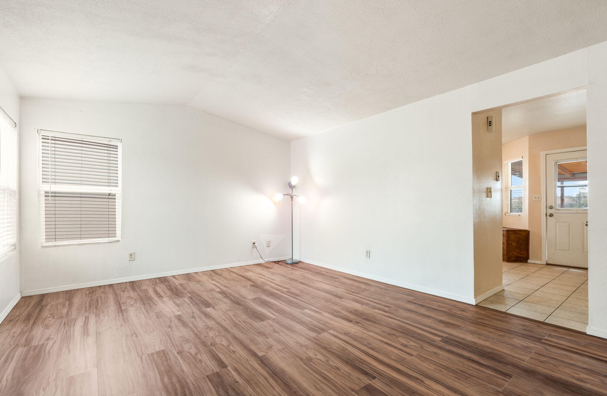 Photo 10 — 148 Pearl Drive NE