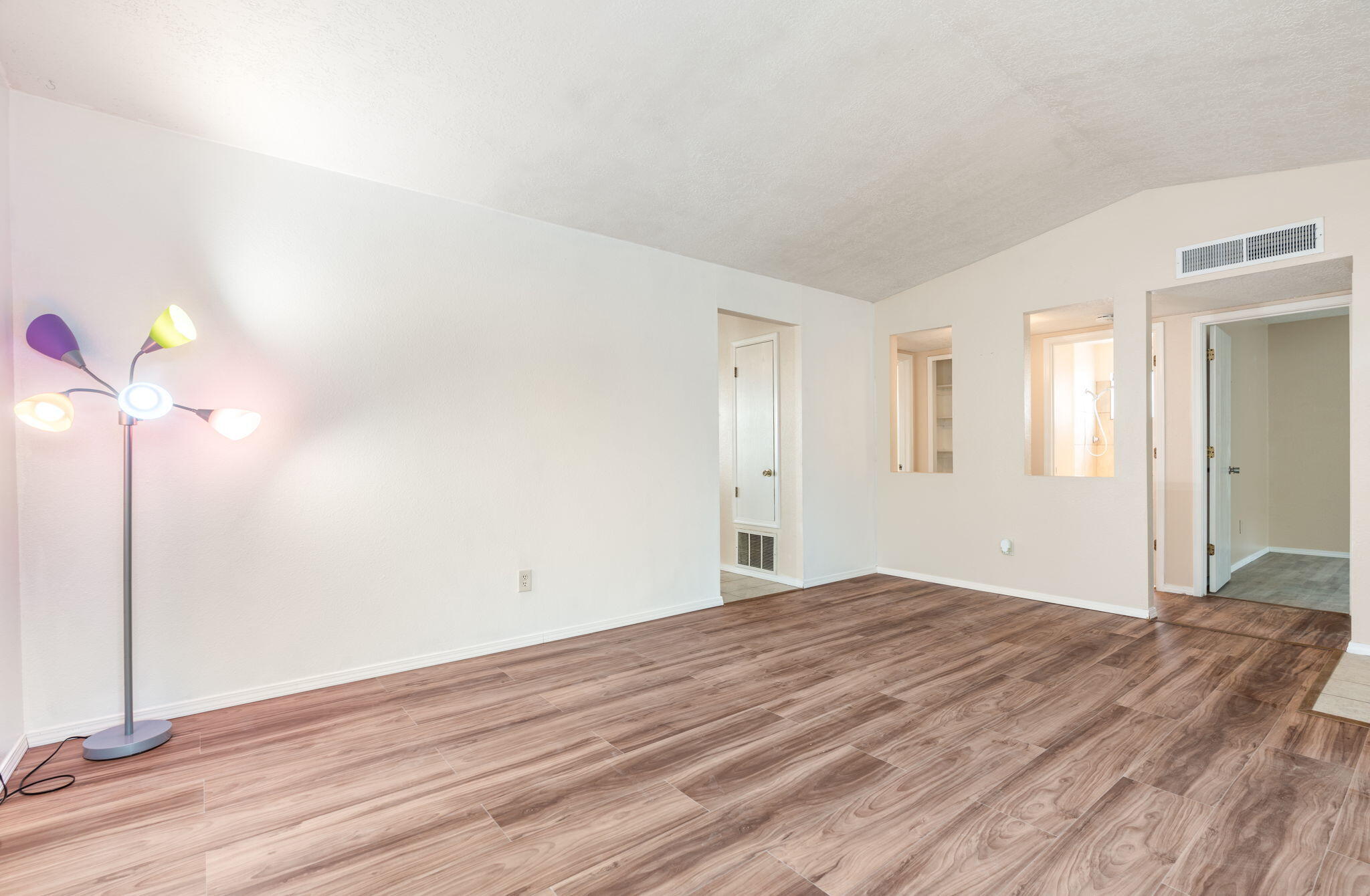 Photo 11 — 148 Pearl Drive NE