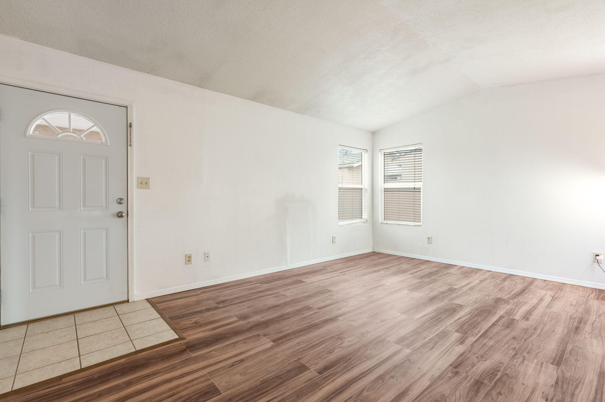 Photo 12 — 148 Pearl Drive NE