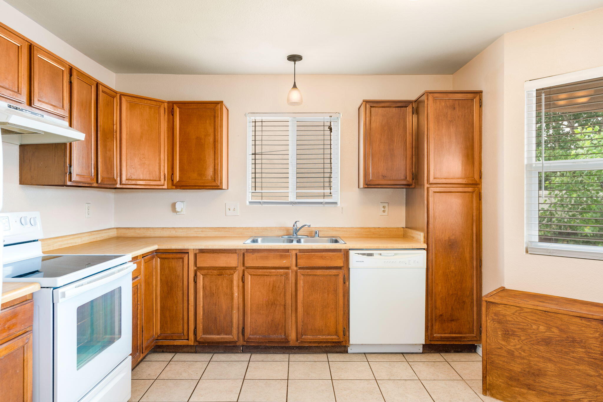 Photo 13 — 148 Pearl Drive NE