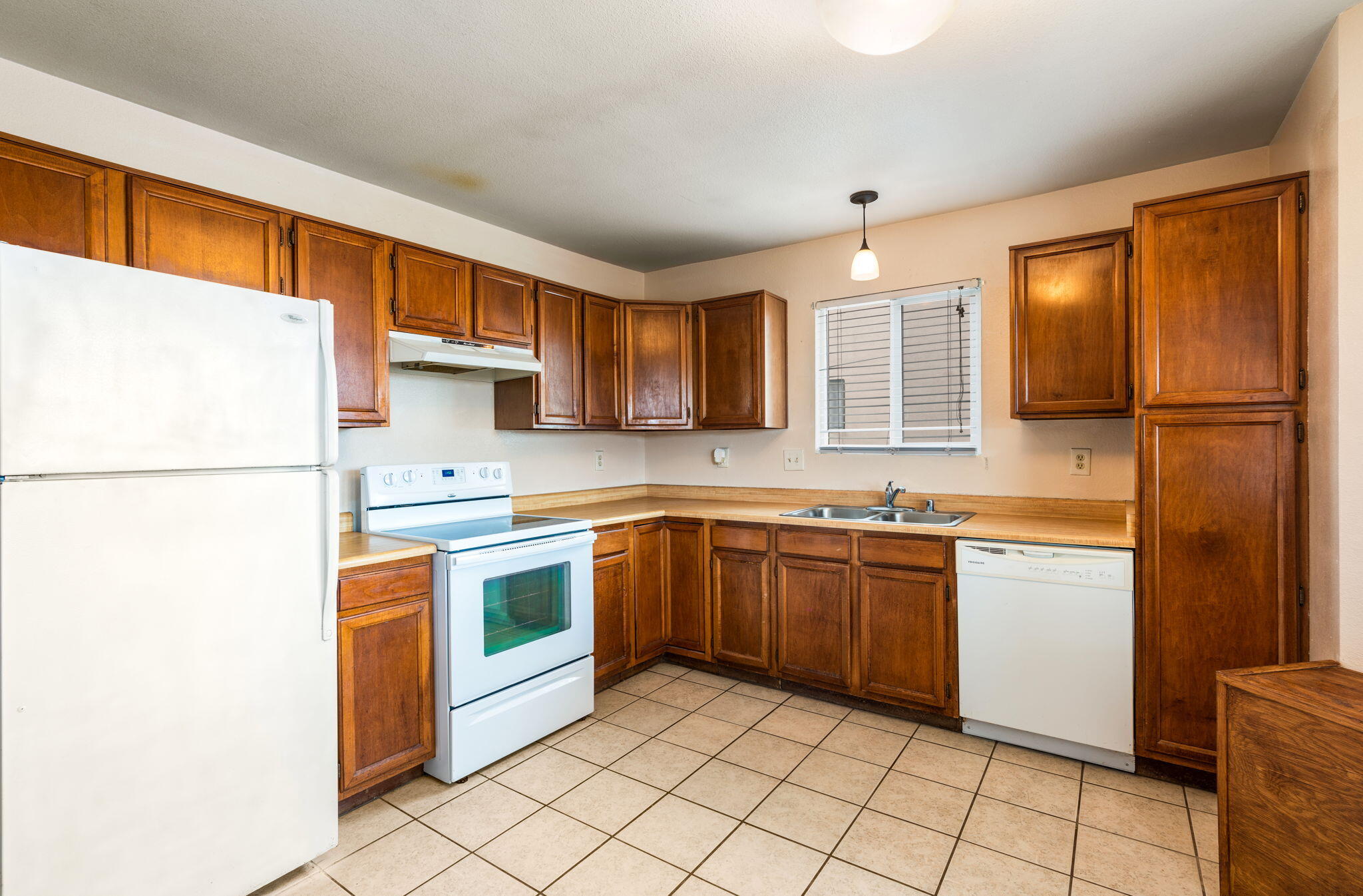 Photo 14 — 148 Pearl Drive NE