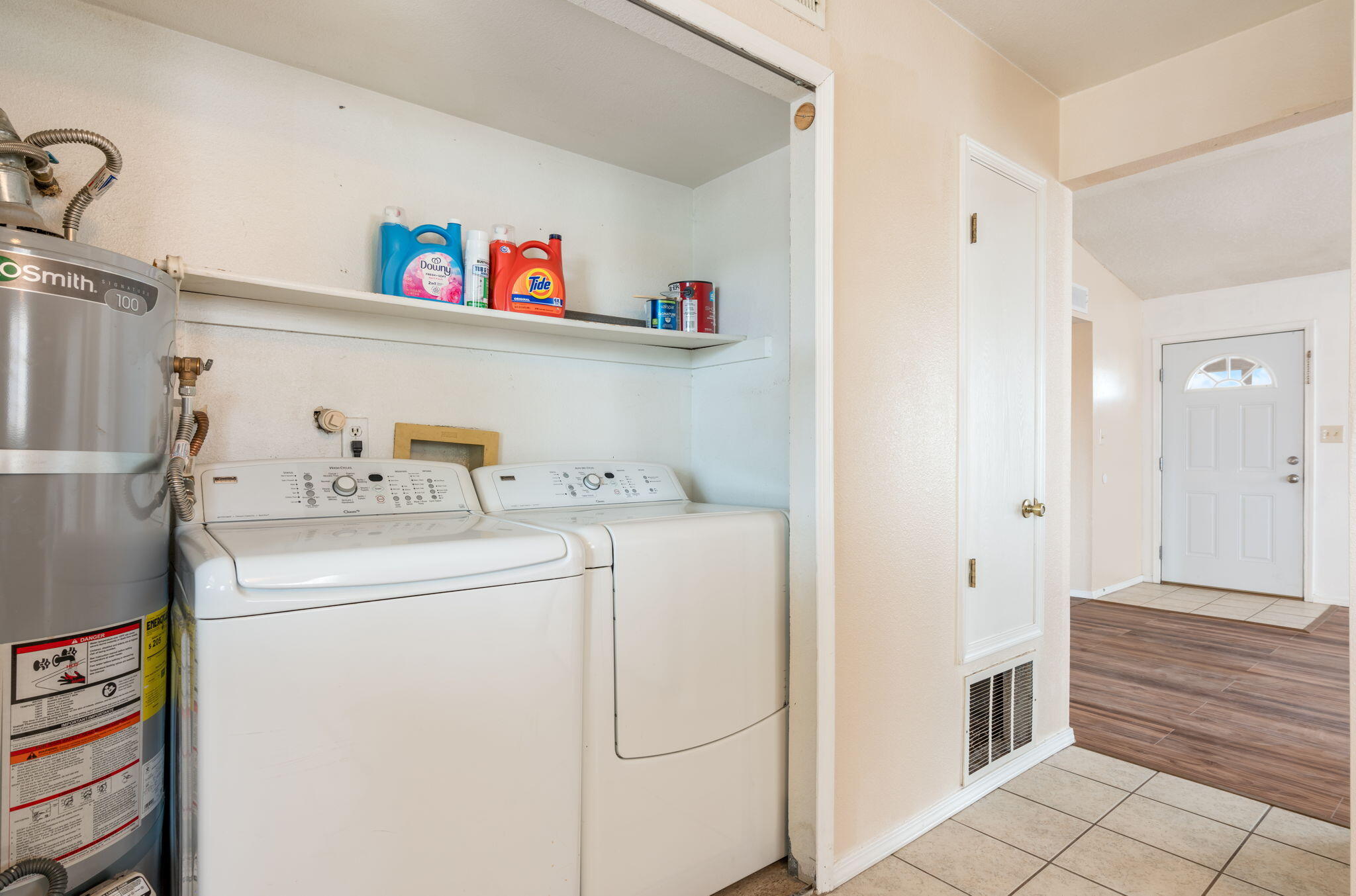 Photo 18 — 148 Pearl Drive NE