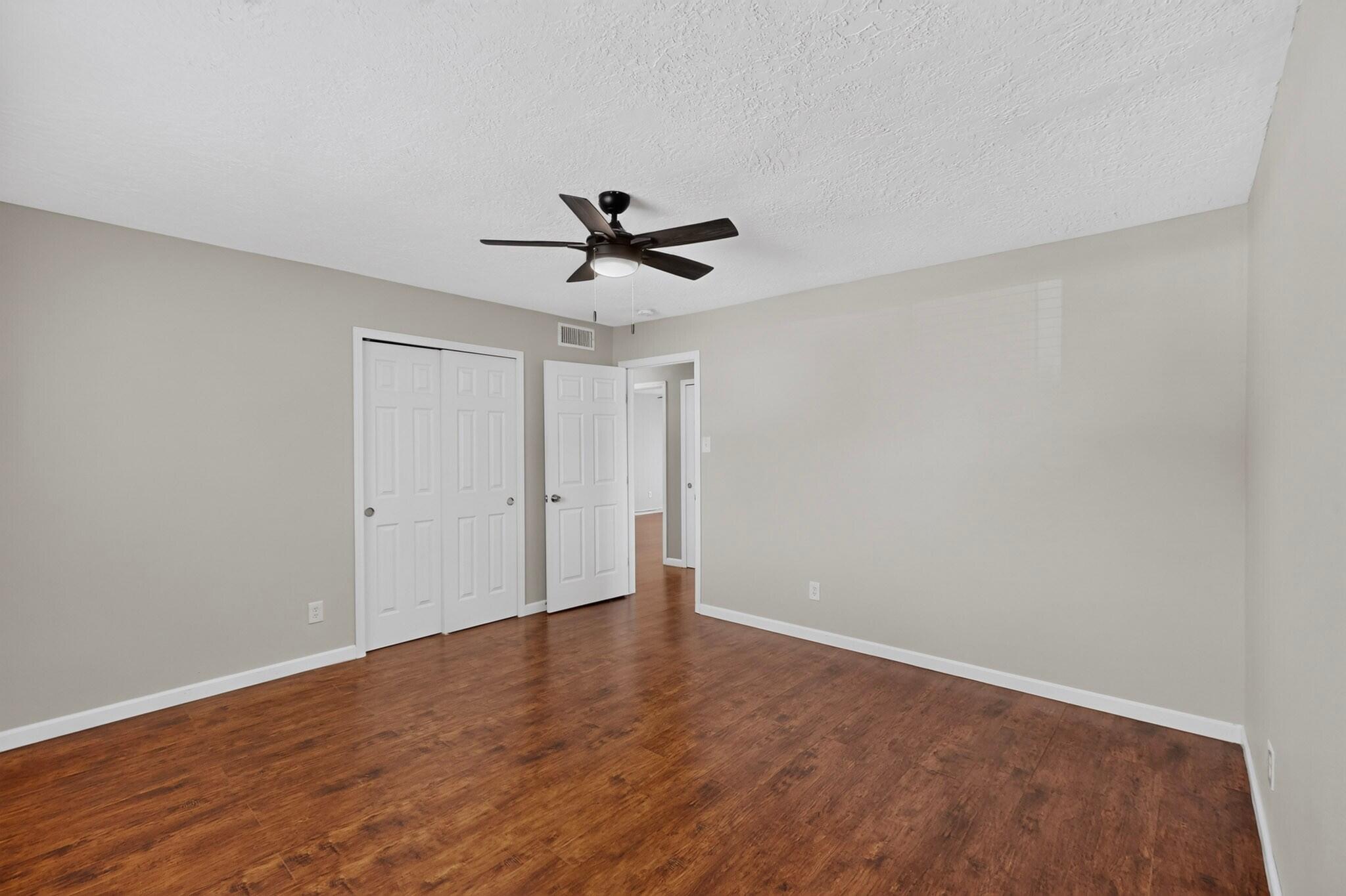 Photo 16 — 3802 Saint Andrews Drive SE