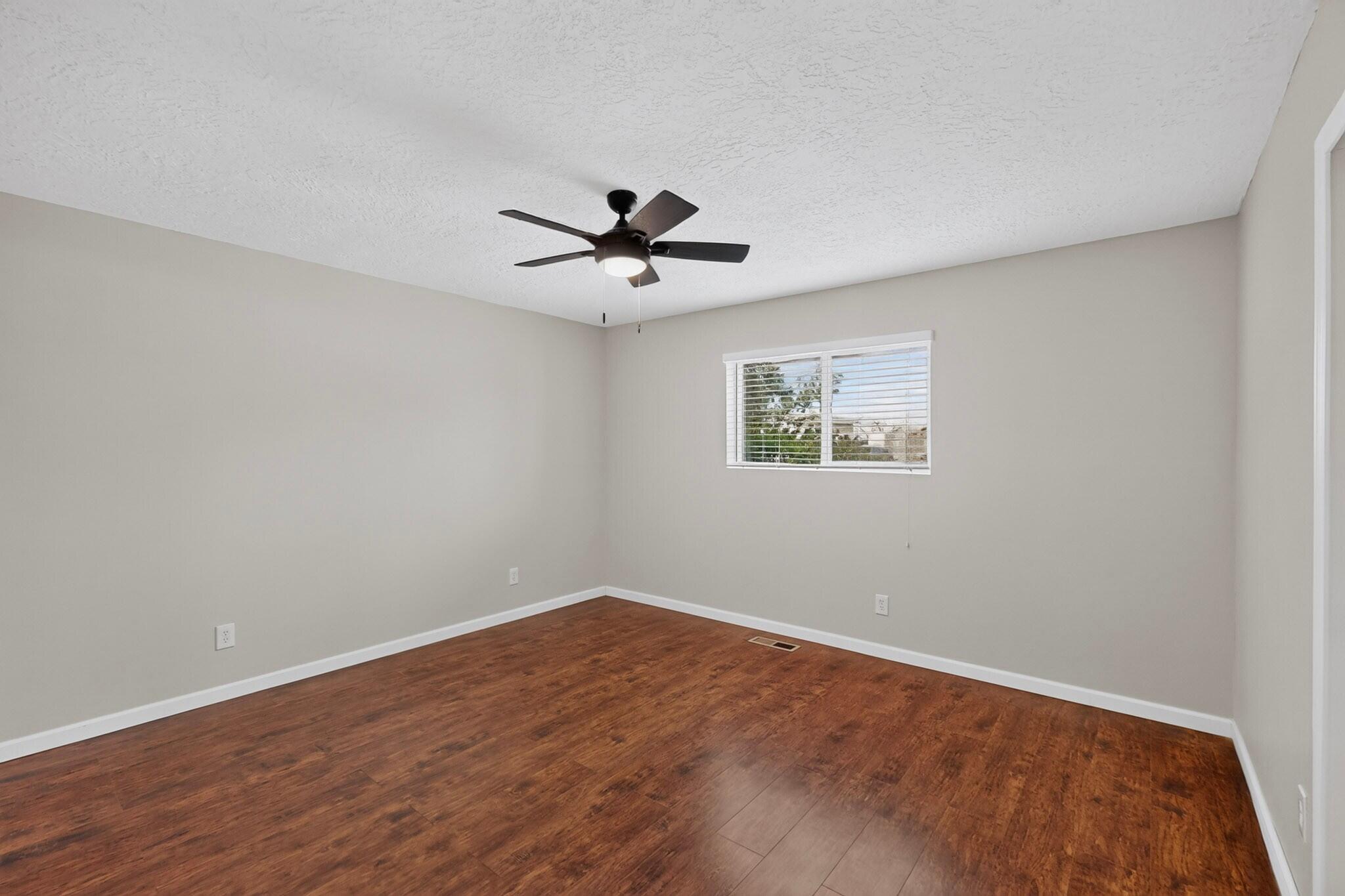 Photo 14 — 3802 Saint Andrews Drive SE