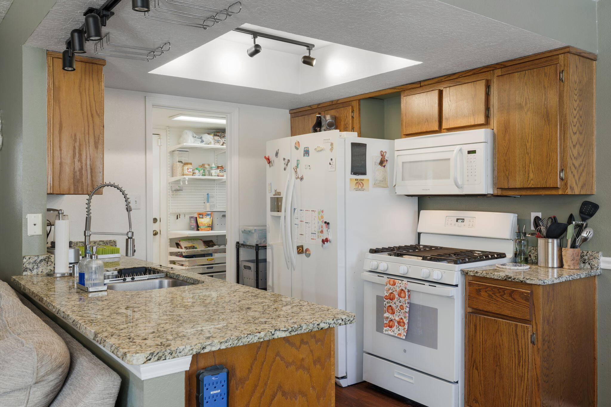 Photo 12 — 1910 Moneda Drive NW