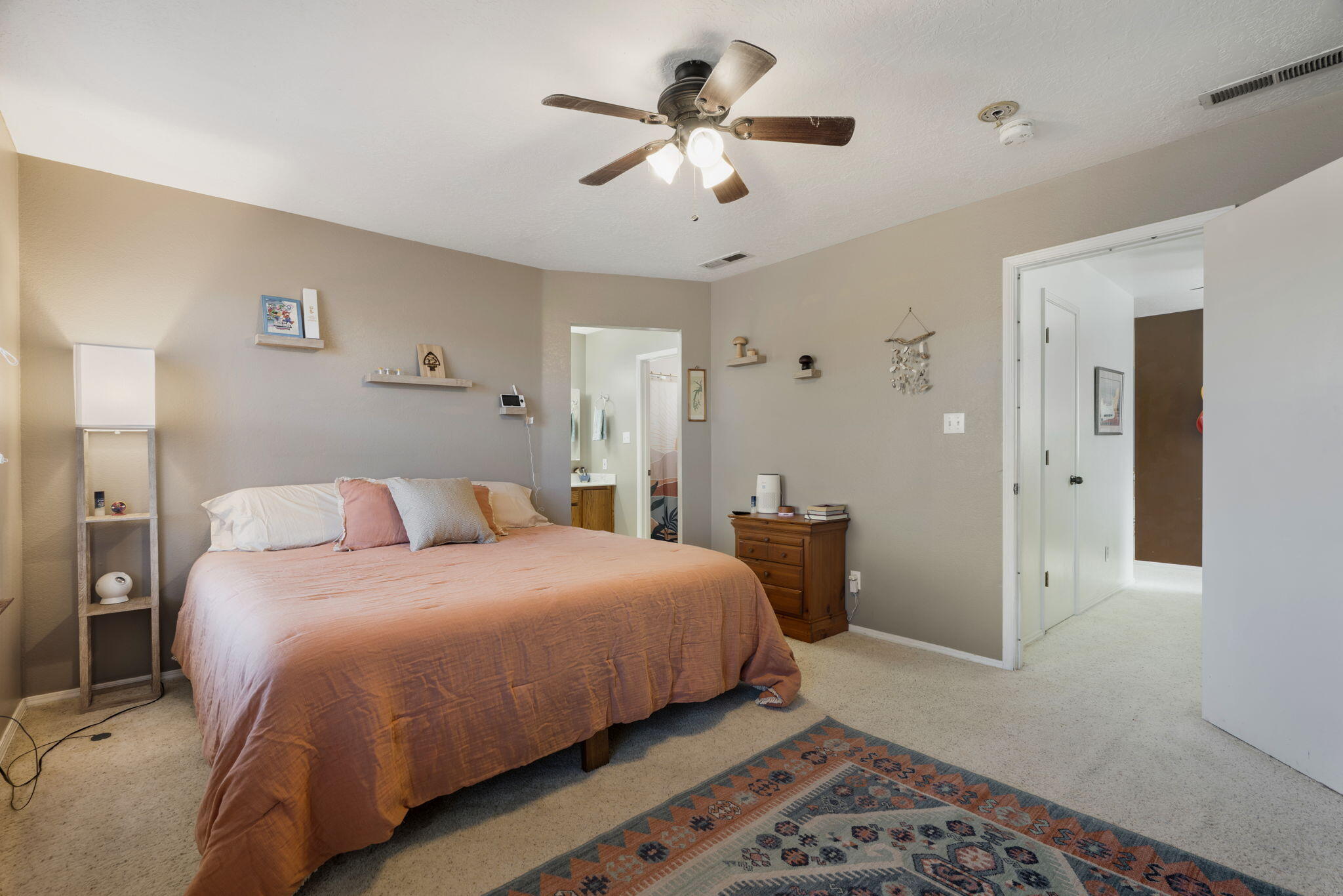 Photo 10 — 1910 Moneda Drive NW