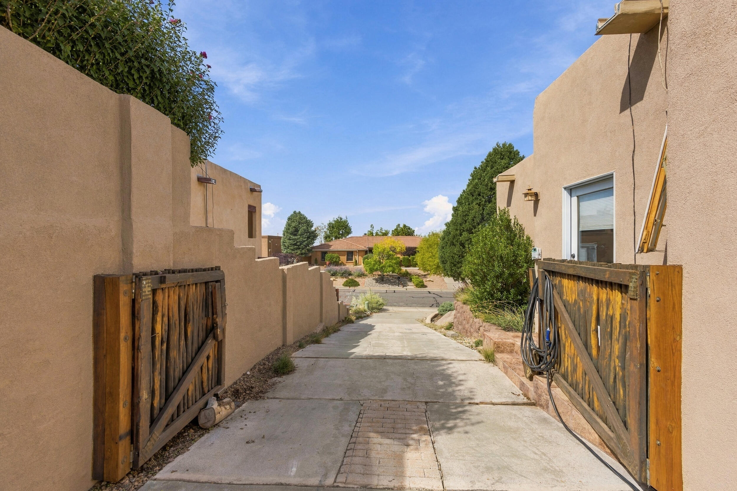 Photo 19 — 712 Navarra Way SE