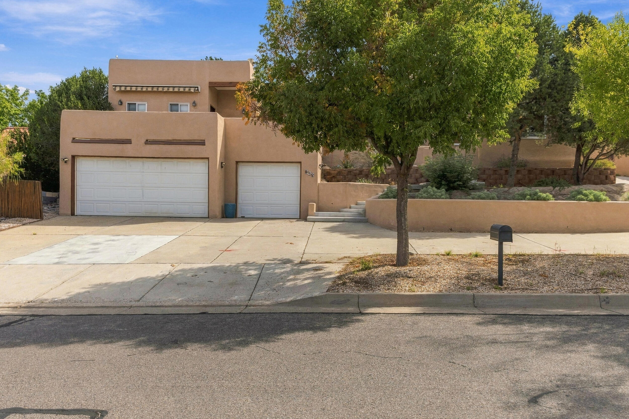 Photo 16 — 712 Navarra Way SE