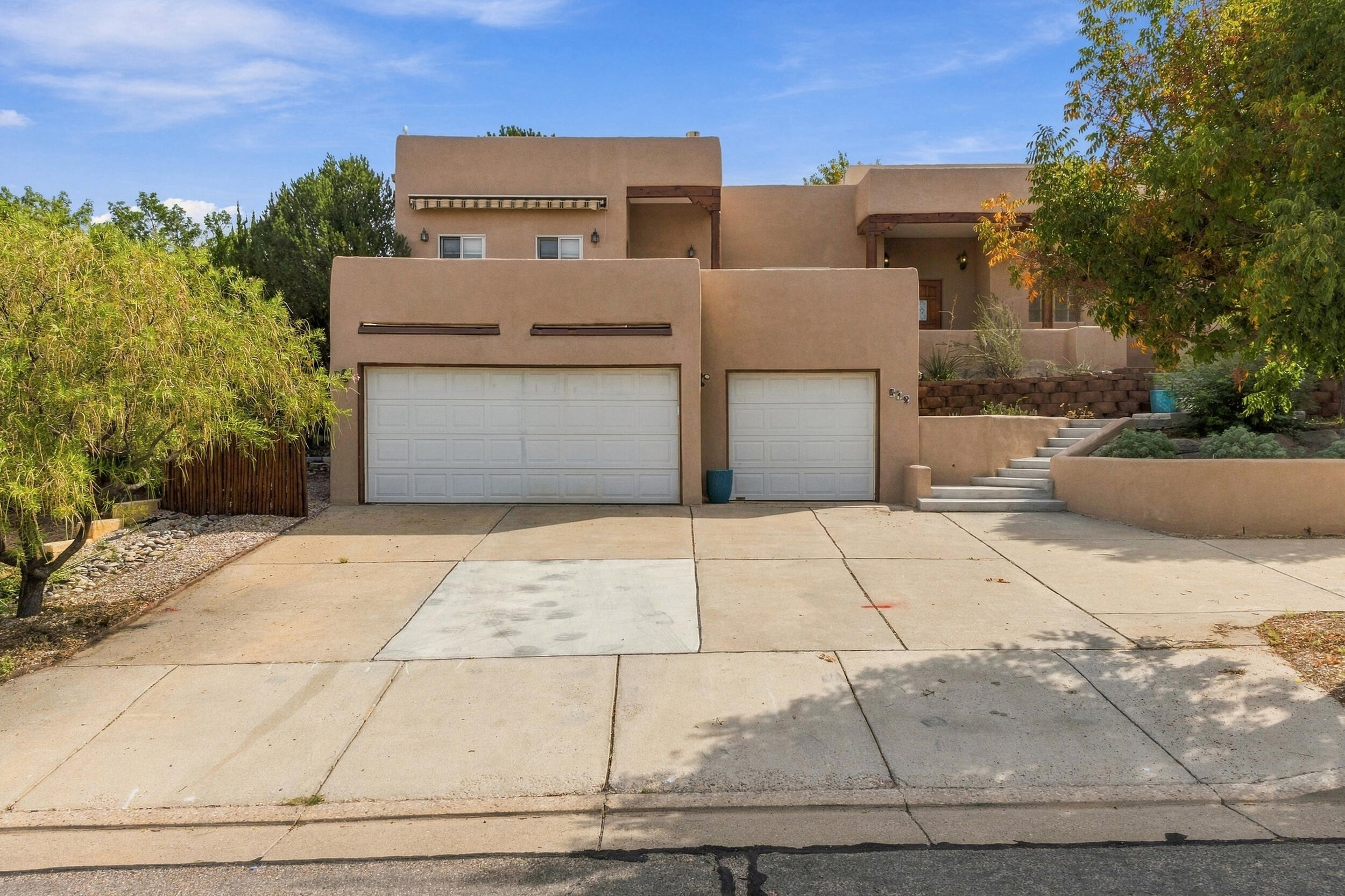 Photo 14 — 712 Navarra Way SE