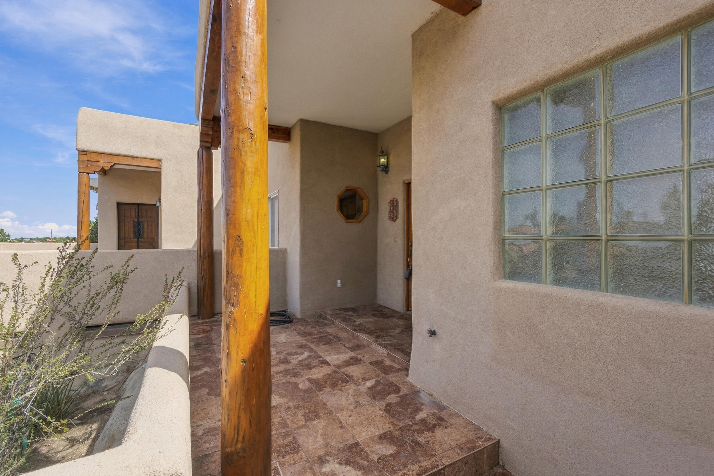 Photo 11 — 712 Navarra Way SE
