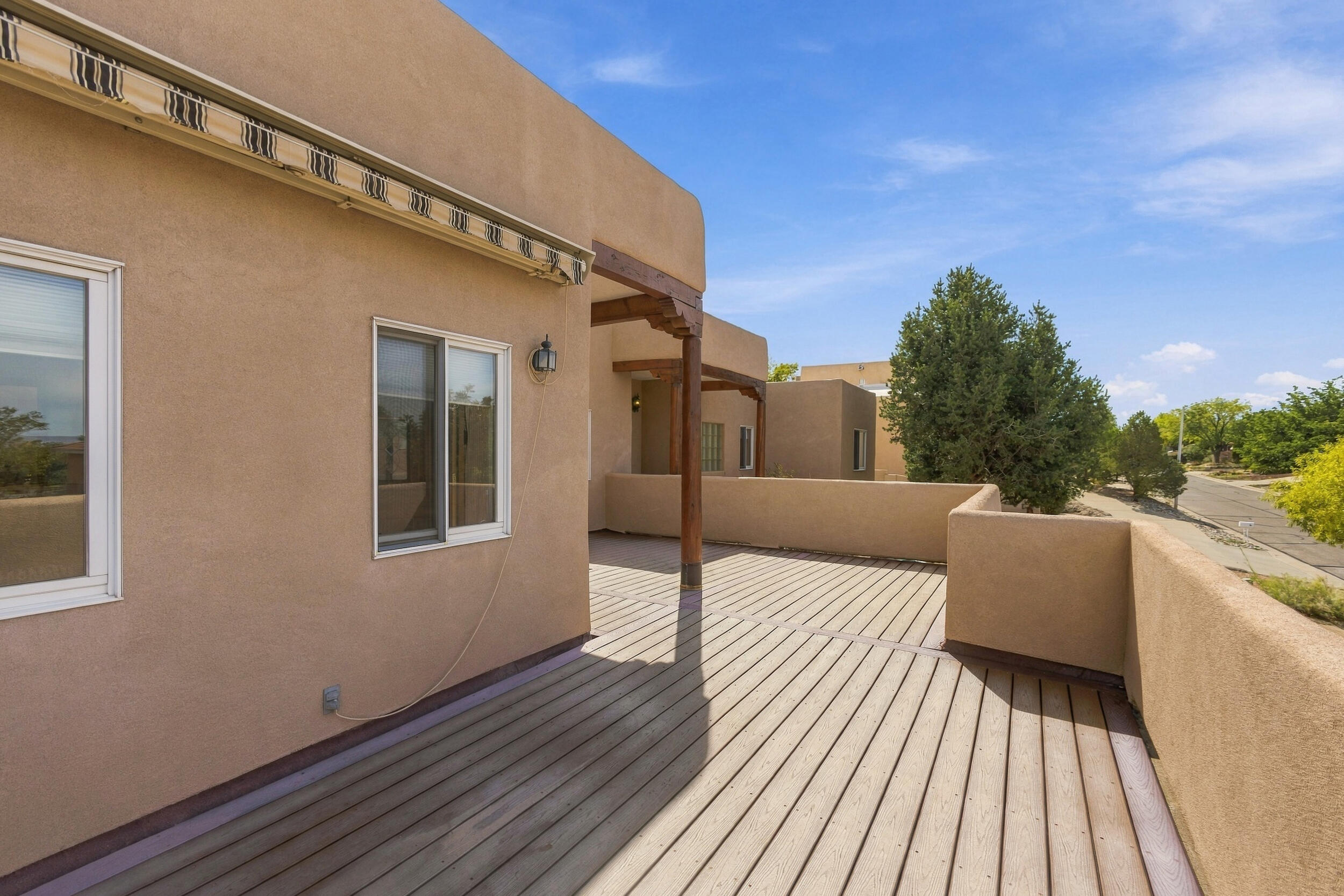 Photo 8 — 712 Navarra Way SE