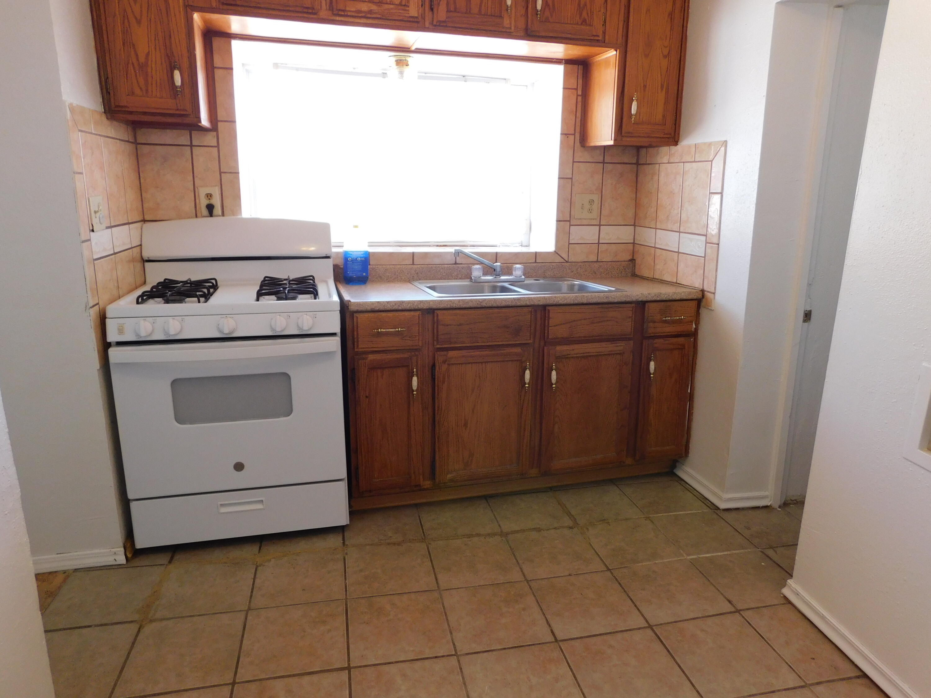 Photo 4 — 104 Mc Cutcheon Avenue
