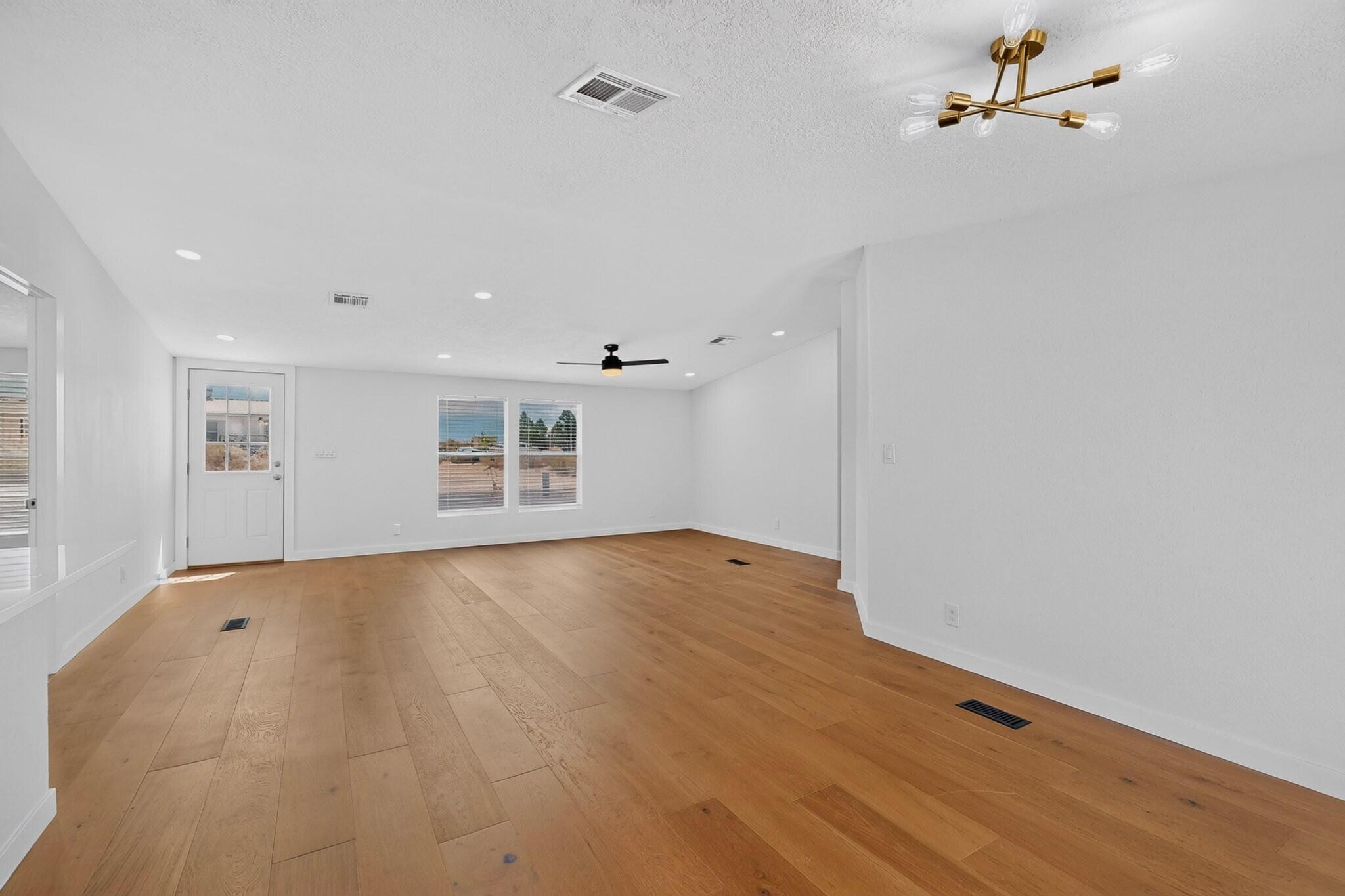 Photo 9 — 517 E 1st Street NW 11