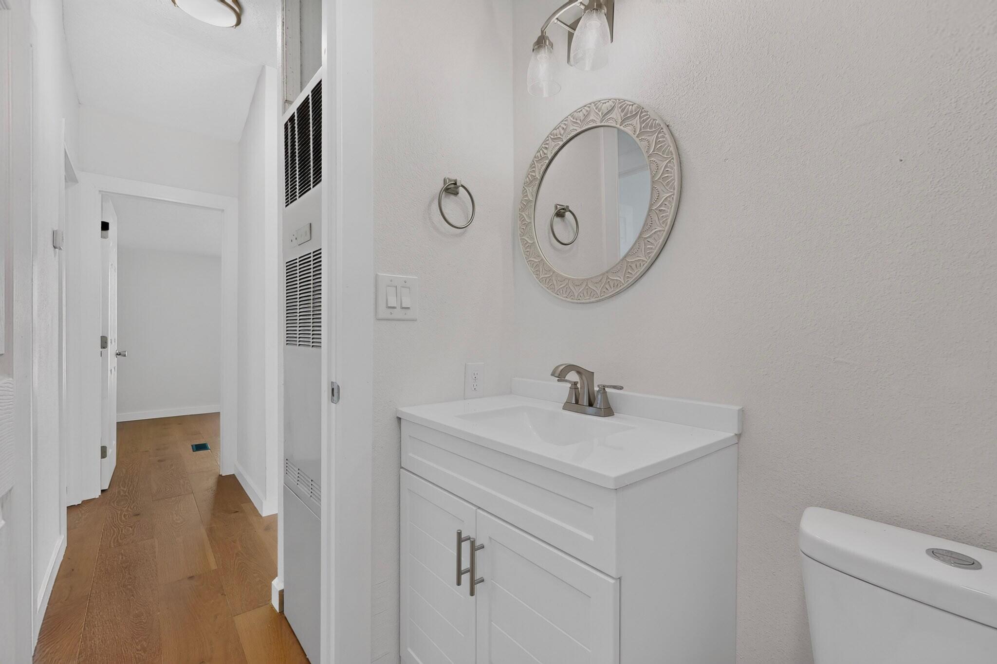 Photo 13 — 517 E 1st Street NW 11