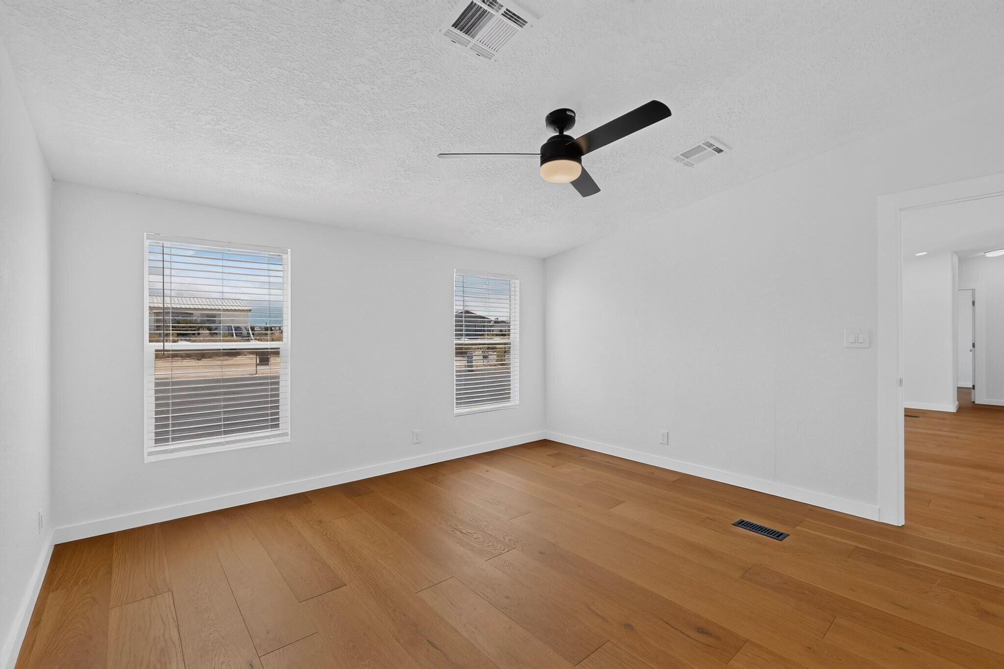Photo 15 — 517 E 1st Street NW 11