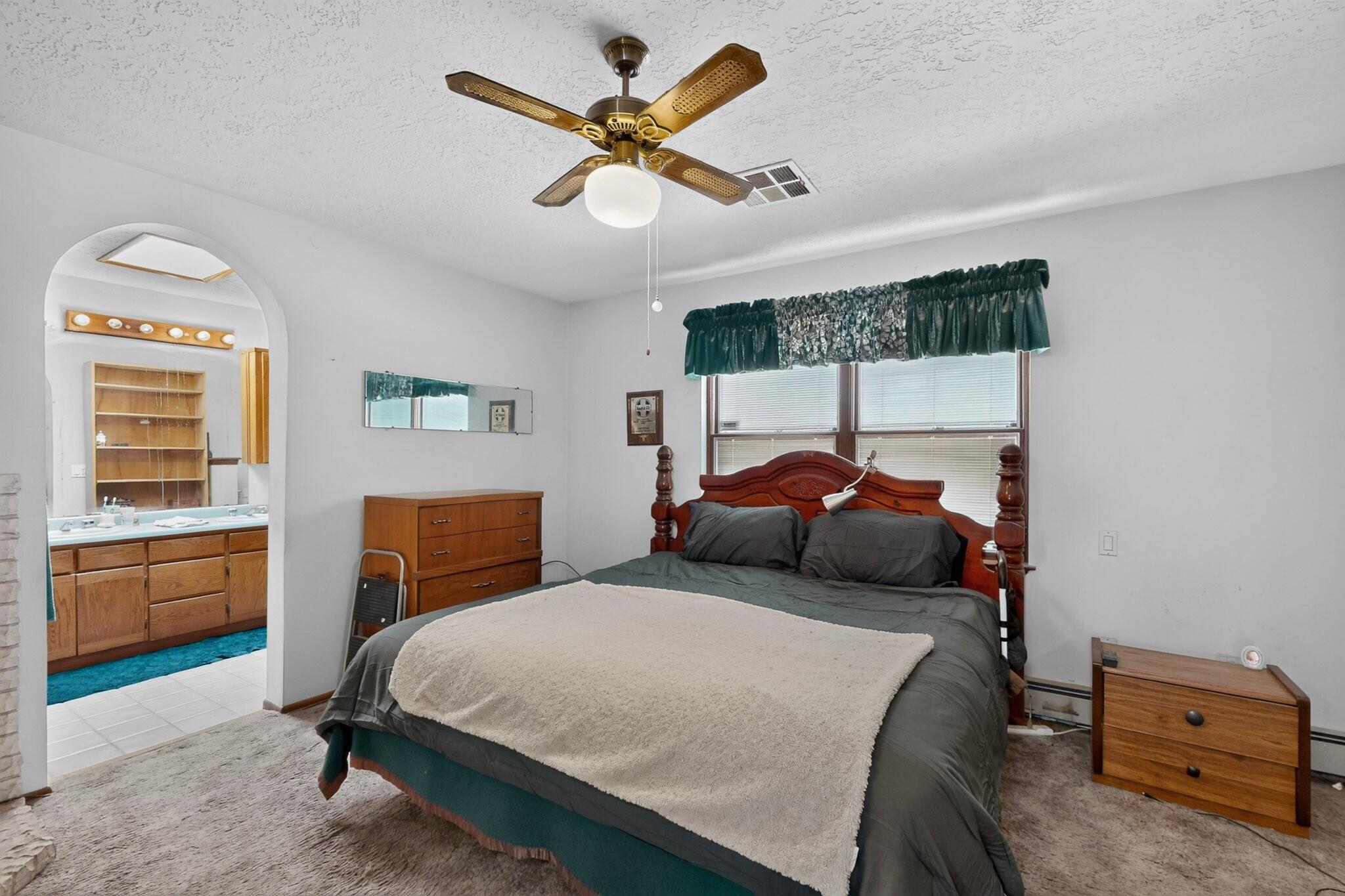 Photo 14 — 1328 Rio Grande Boulevard SW