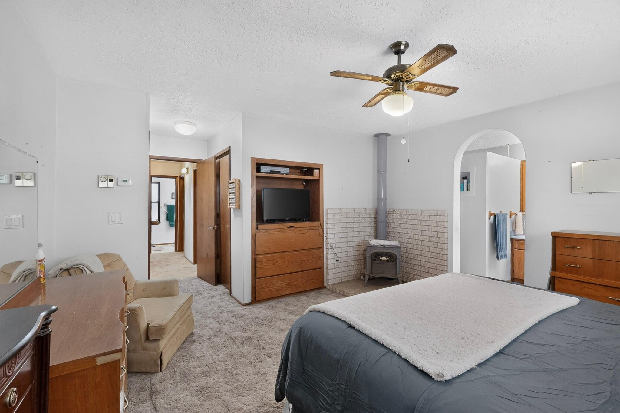 Photo 16 — 1328 Rio Grande Boulevard SW