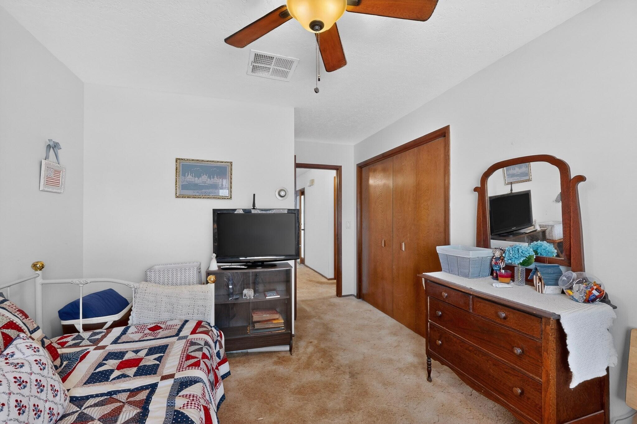Photo 17 — 1328 Rio Grande Boulevard SW