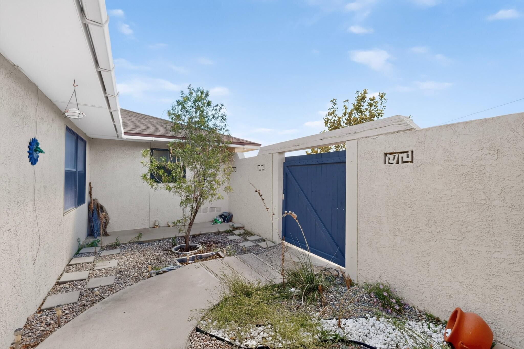 Photo 5 — 1328 Rio Grande Boulevard SW