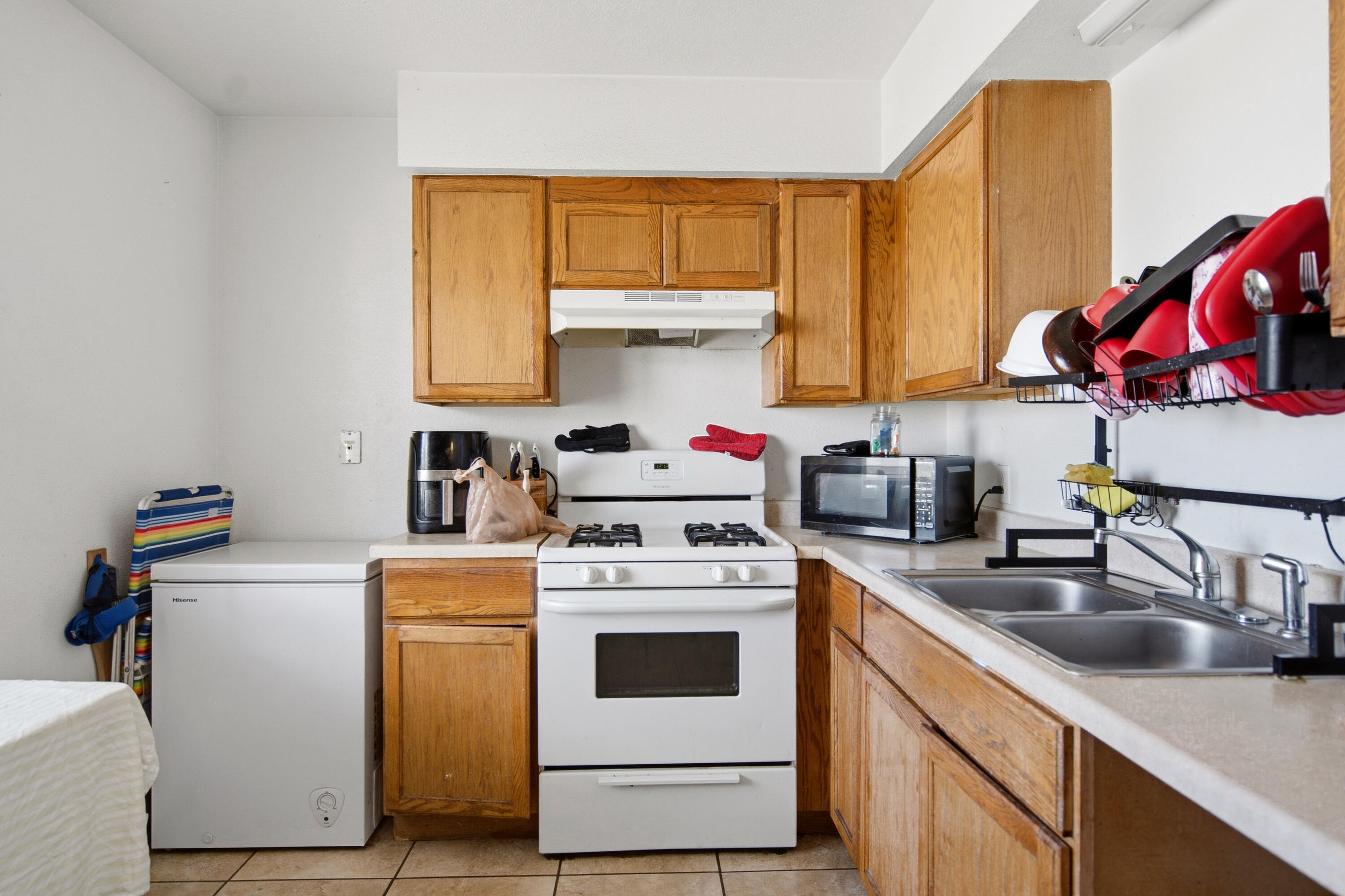 Photo 5 — 229 Hanosh Court SE 4