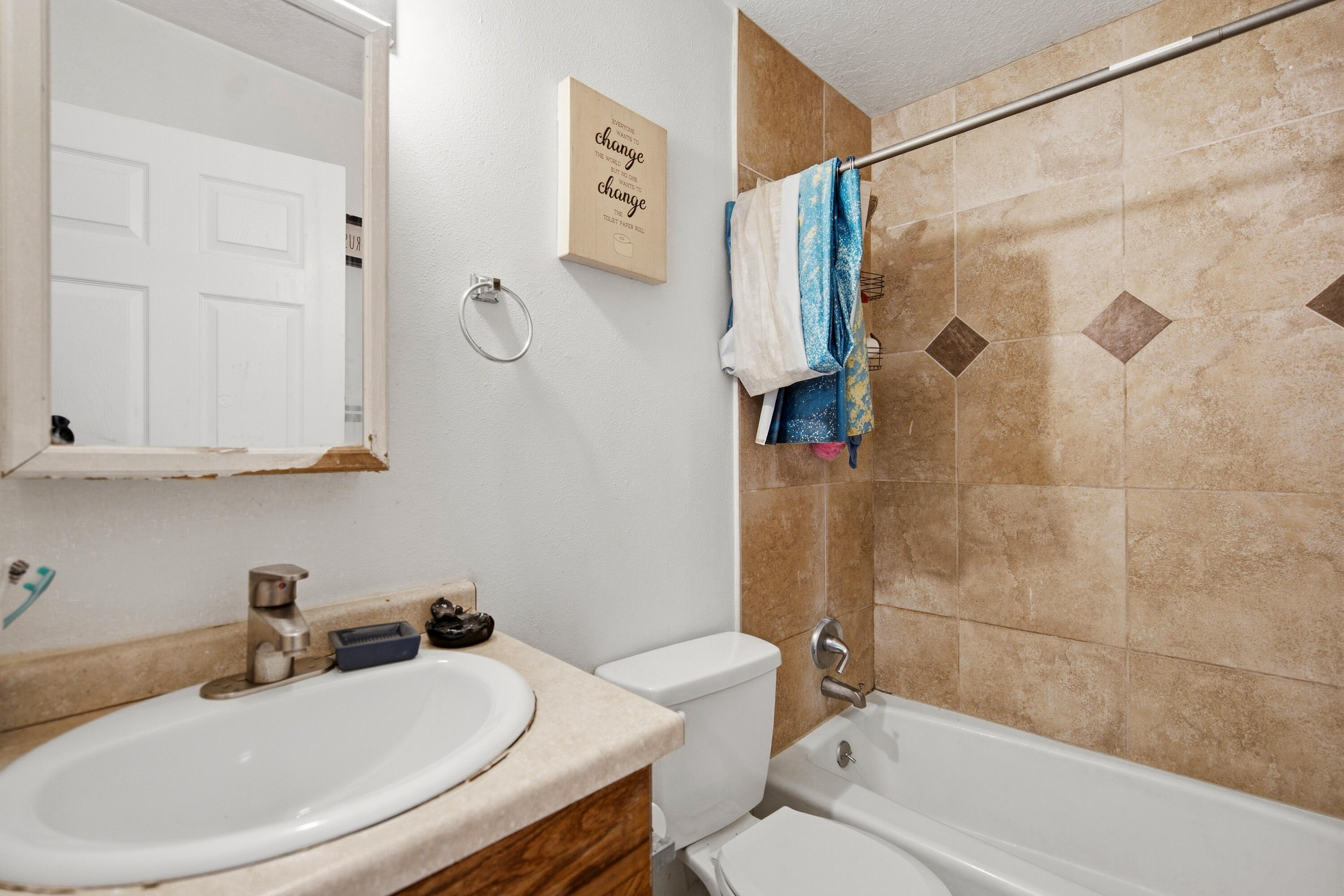Photo 9 — 229 Hanosh Court SE 4