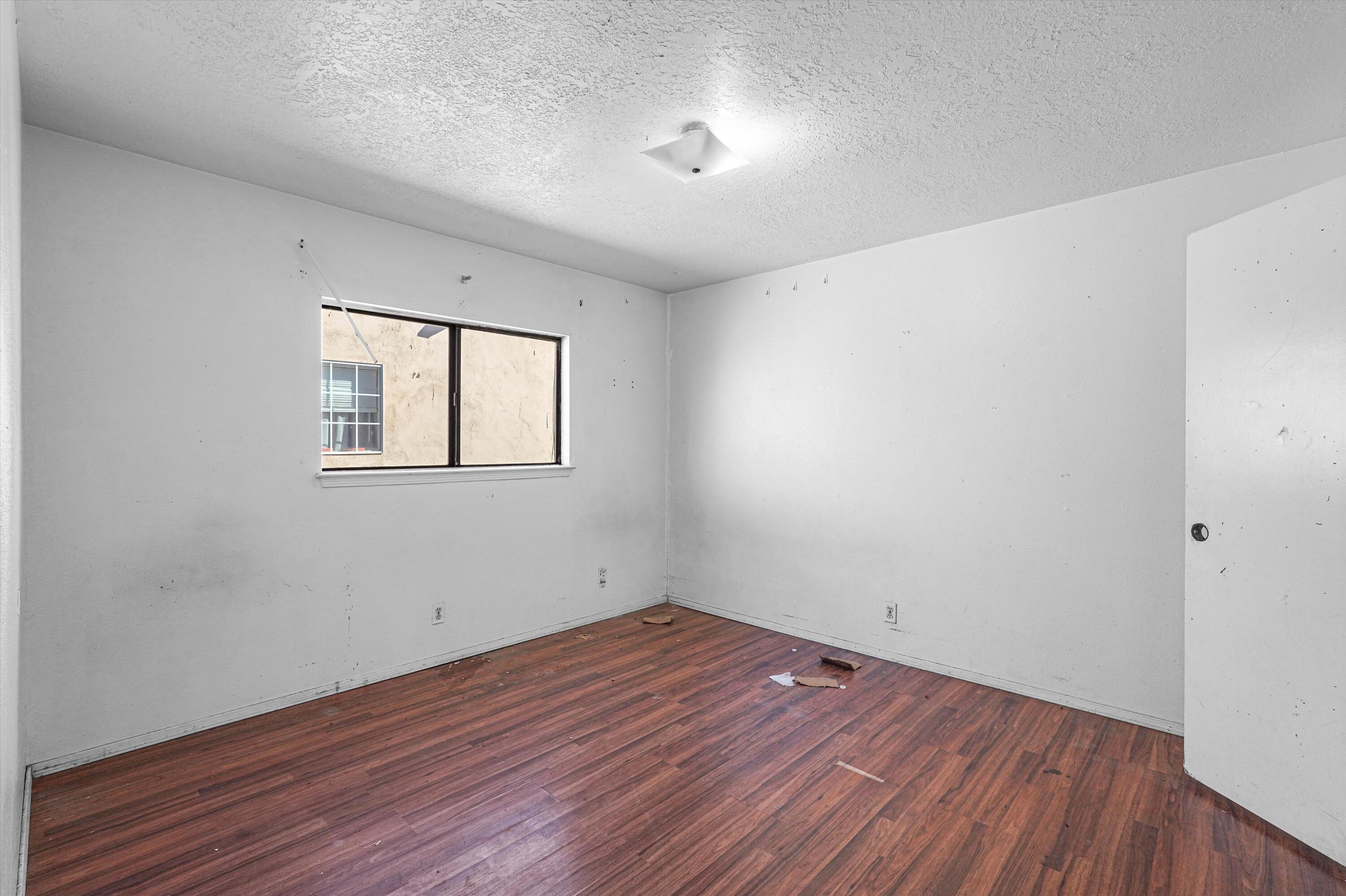 Photo 3 — 508 Tennessee Street NE
