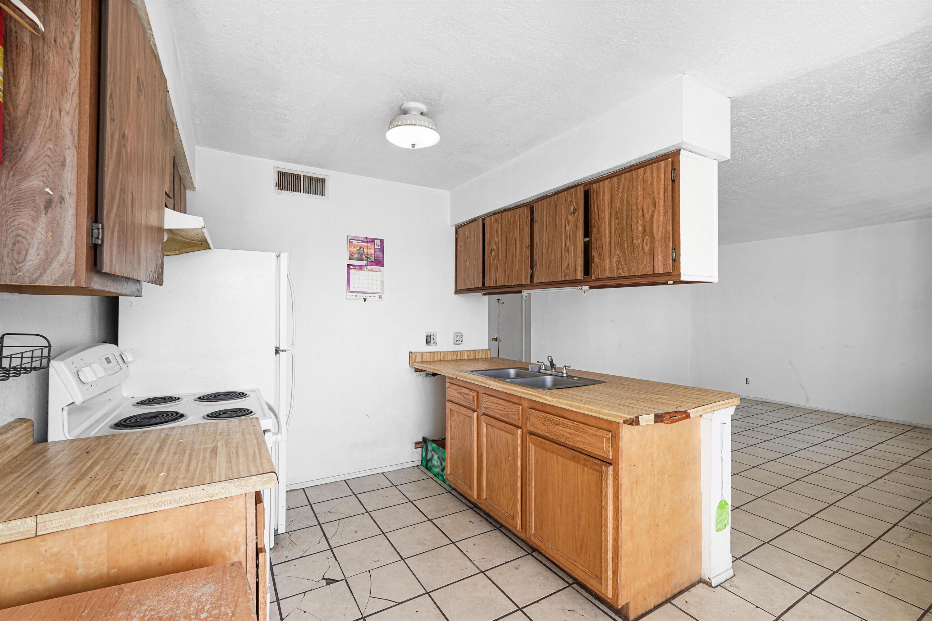Photo 15 — 508 Tennessee Street NE