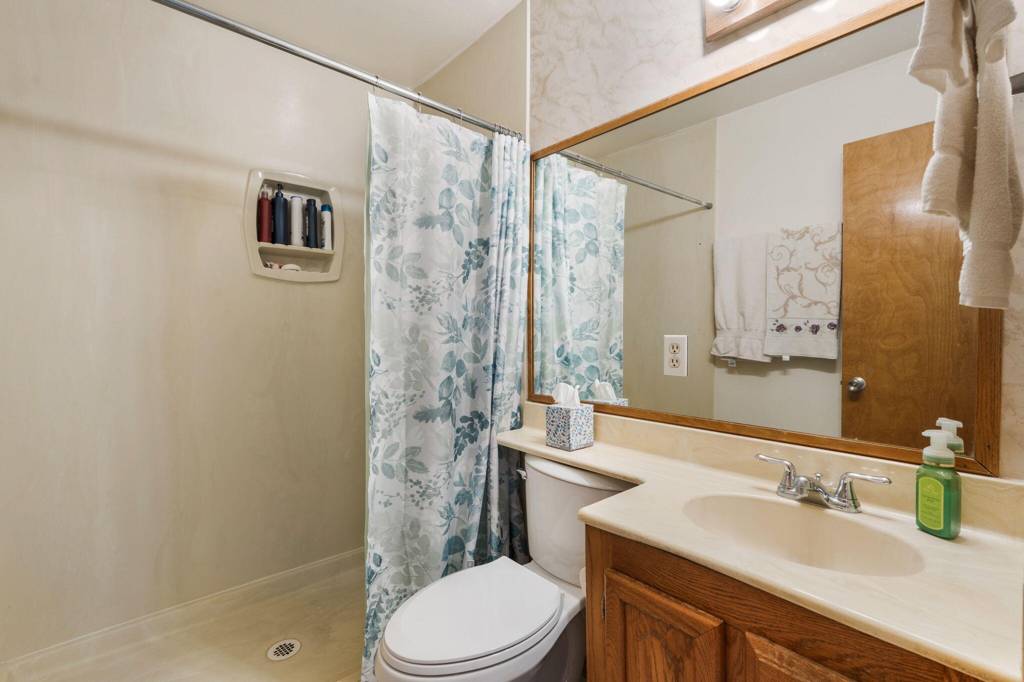 Photo 3 — 2410 Sunshine Road SW