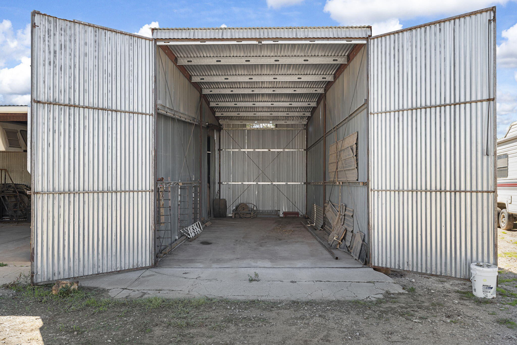 Photo 11 — 2410 Sunshine Road SW