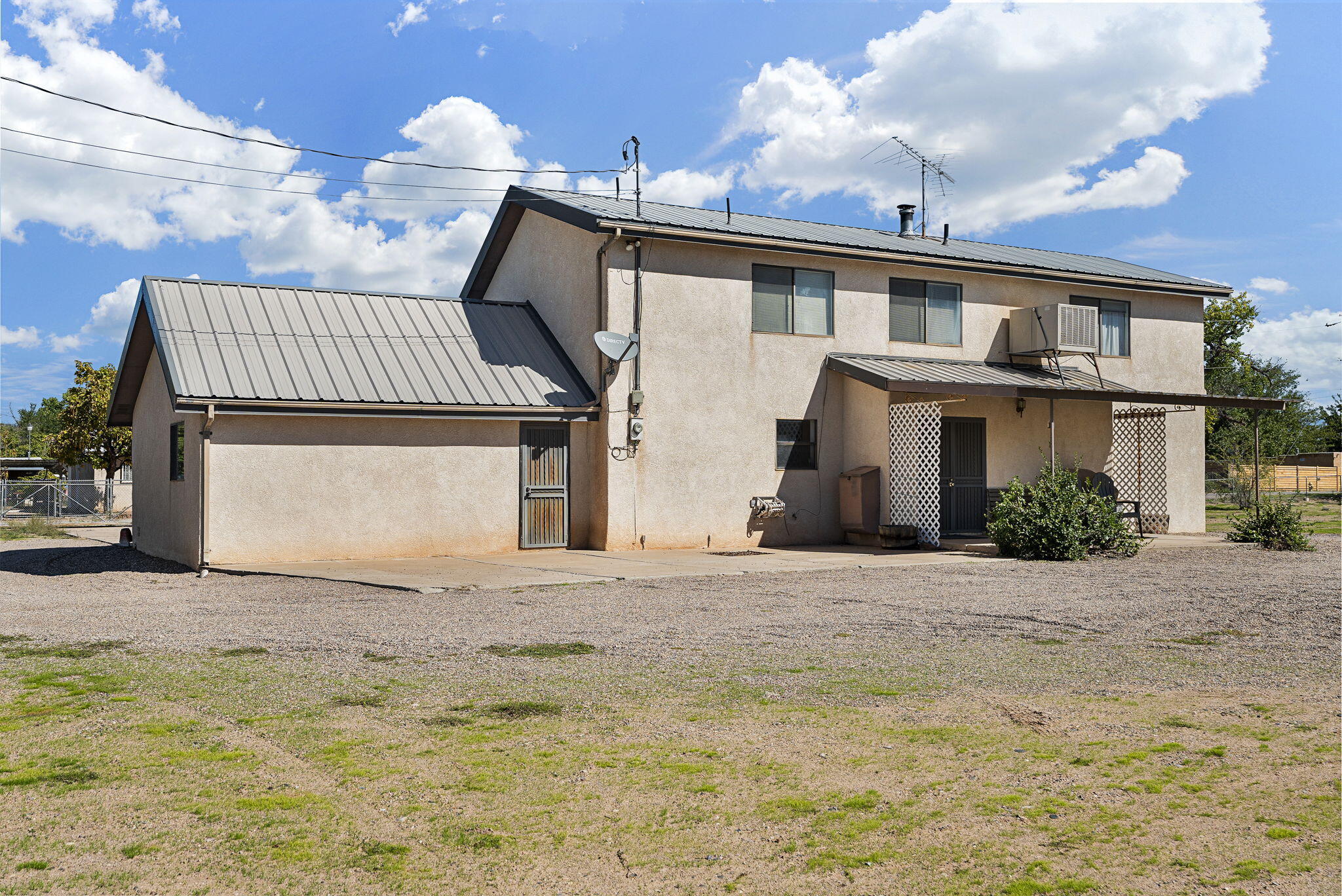 Photo 14 — 2410 Sunshine Road SW