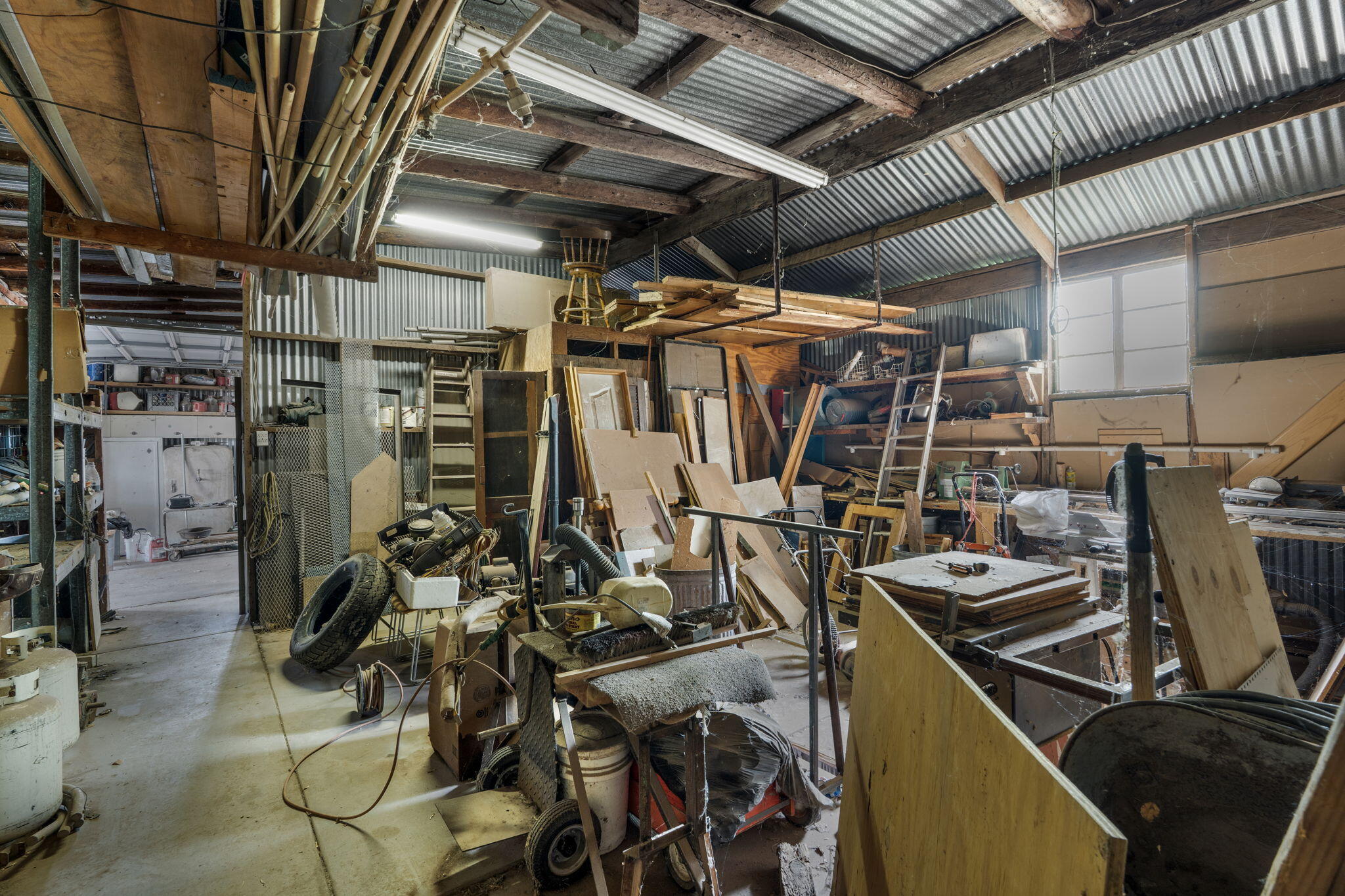 Photo 17 — 2410 Sunshine Road SW