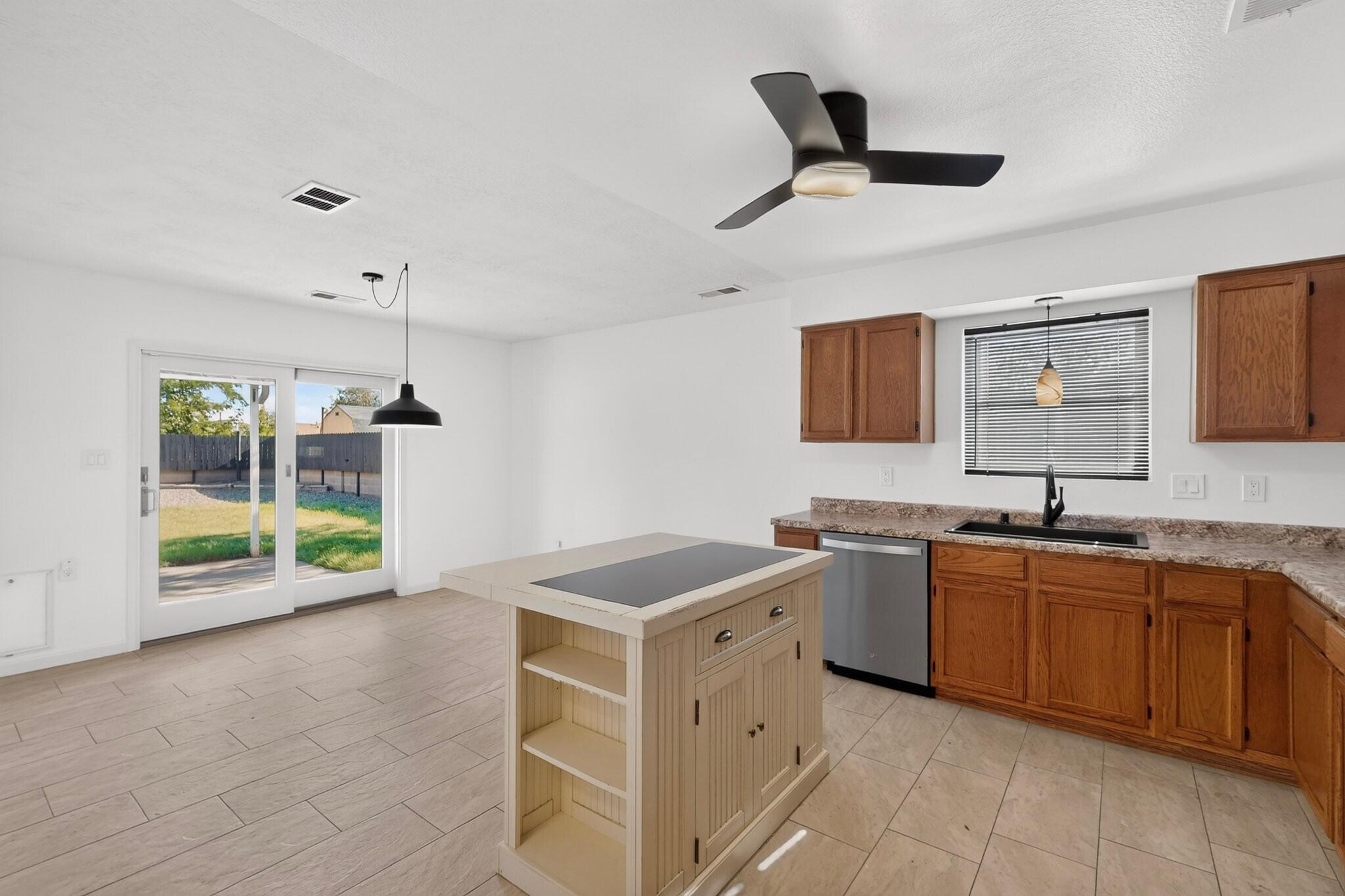 Photo 6 — 4635 Gypsum Drive NE