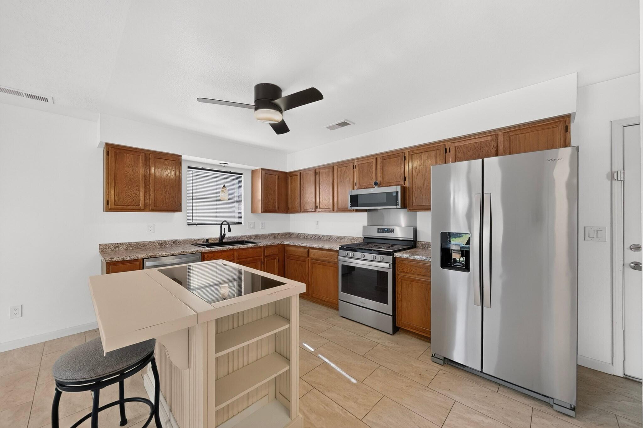 Photo 7 — 4635 Gypsum Drive NE