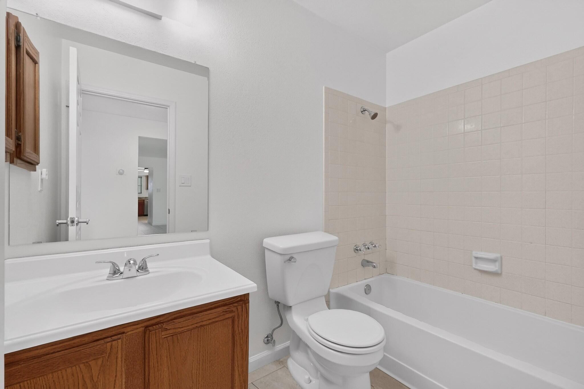 Photo 9 — 4635 Gypsum Drive NE